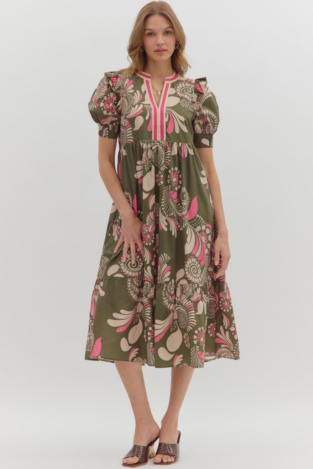 Entro Paisley Tiered Midi Dress In Olive