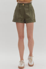 ENTRO Pleated Roll Cuff Shorts In Olive