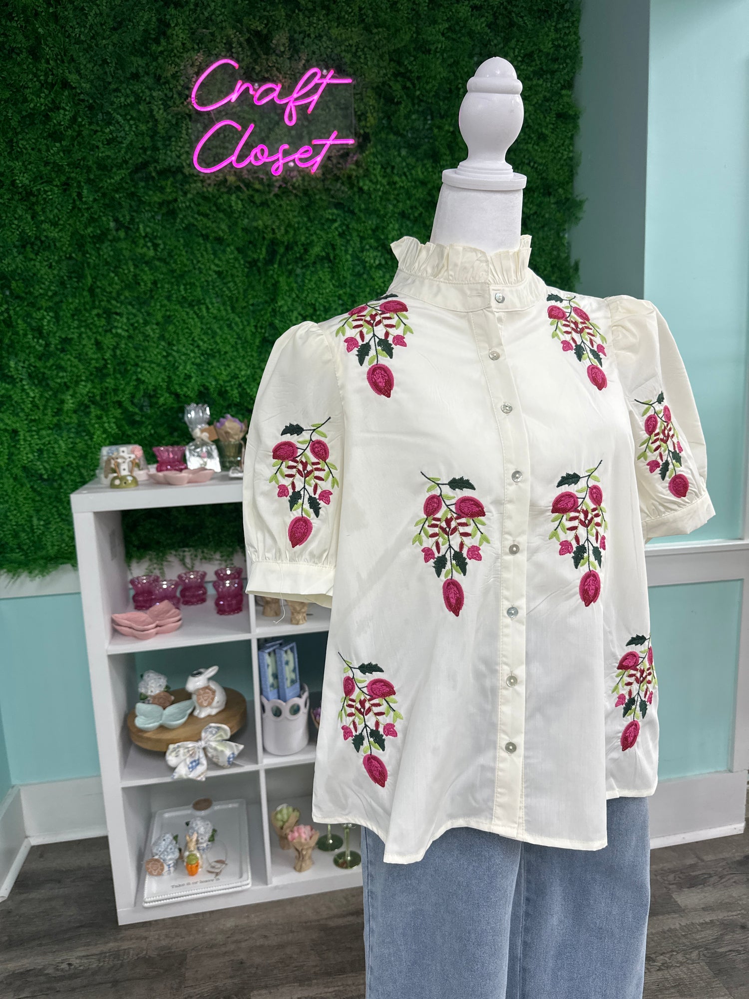 Entro Short Puff Sleeve Top With Floral Embroidery In Cream
