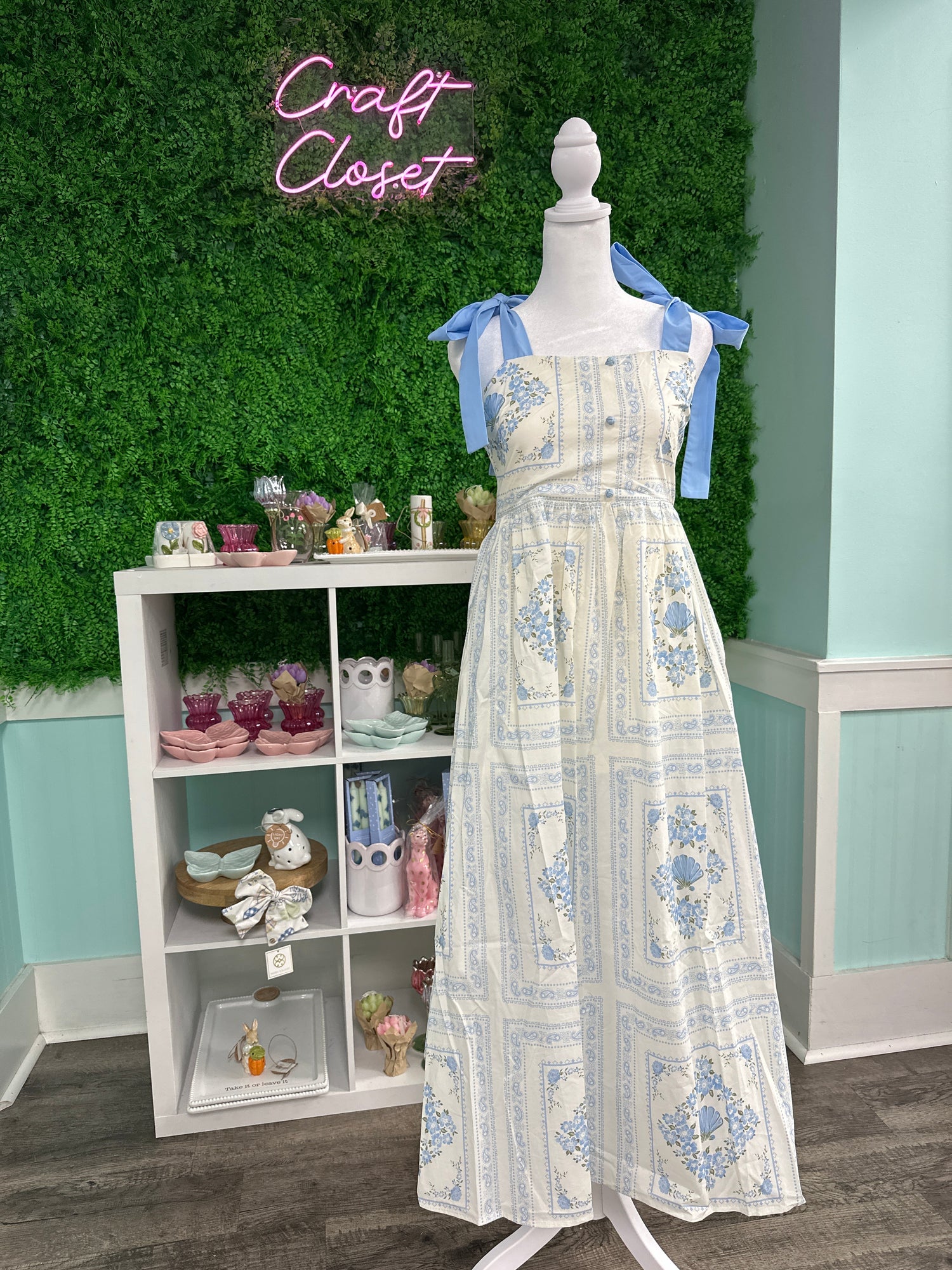 ENTRO Printed Sleeveless Midi Dress With Tie Shoulders In Cream
