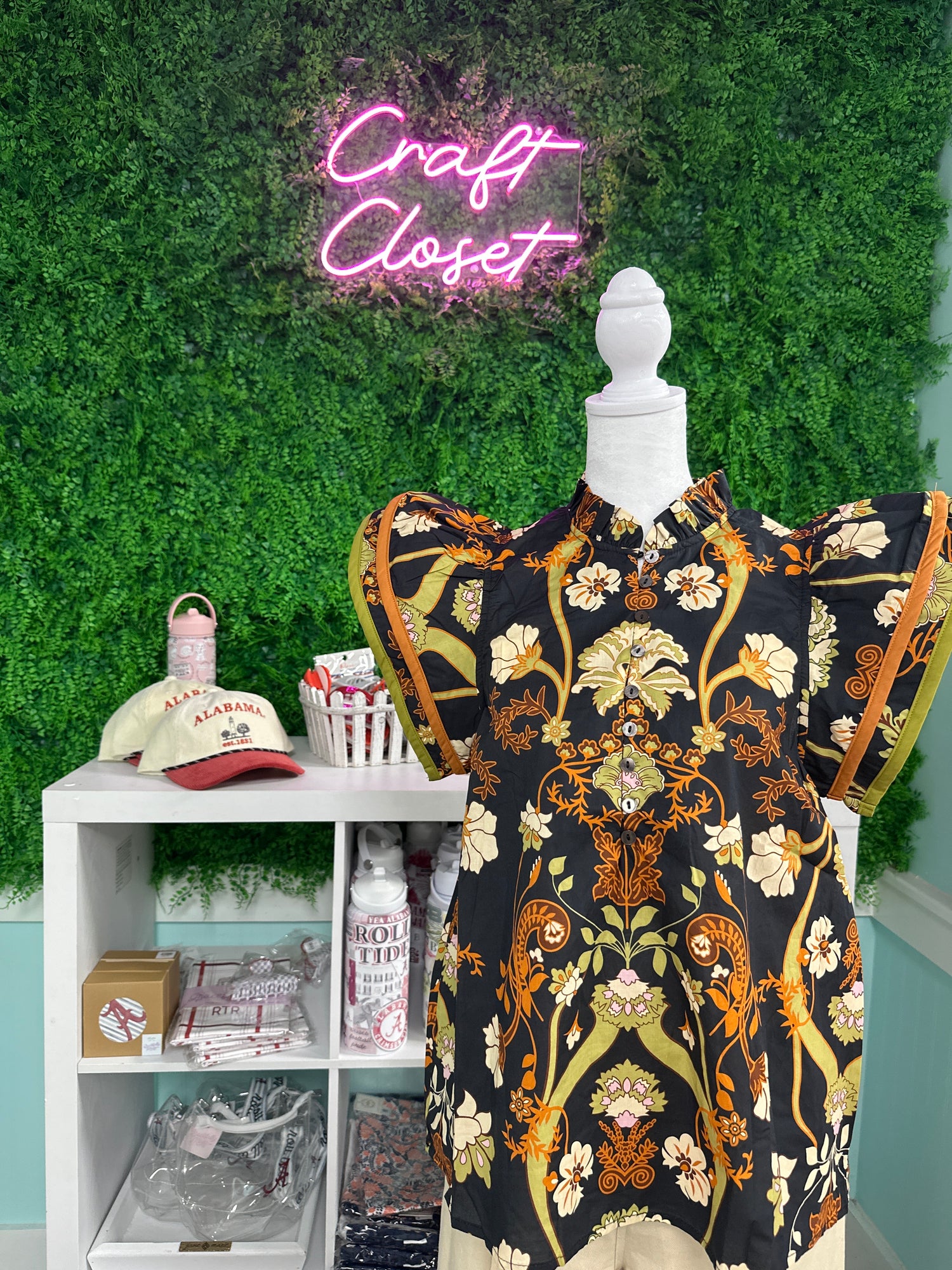 ENTRO Floral Flutter Sleeve Top In Black