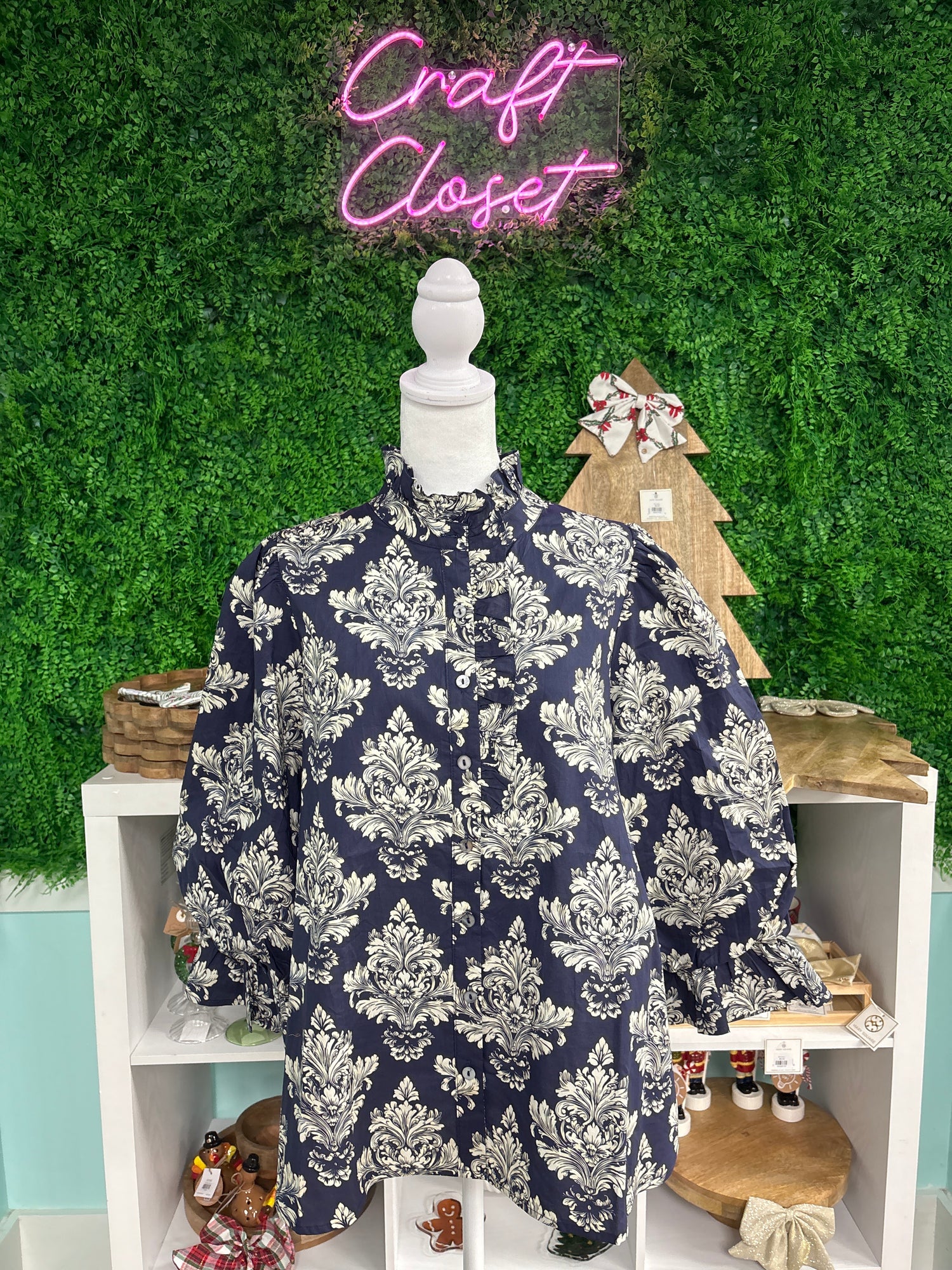 Entro Baroque 3/4 Ruffle Cuff Top In Navy