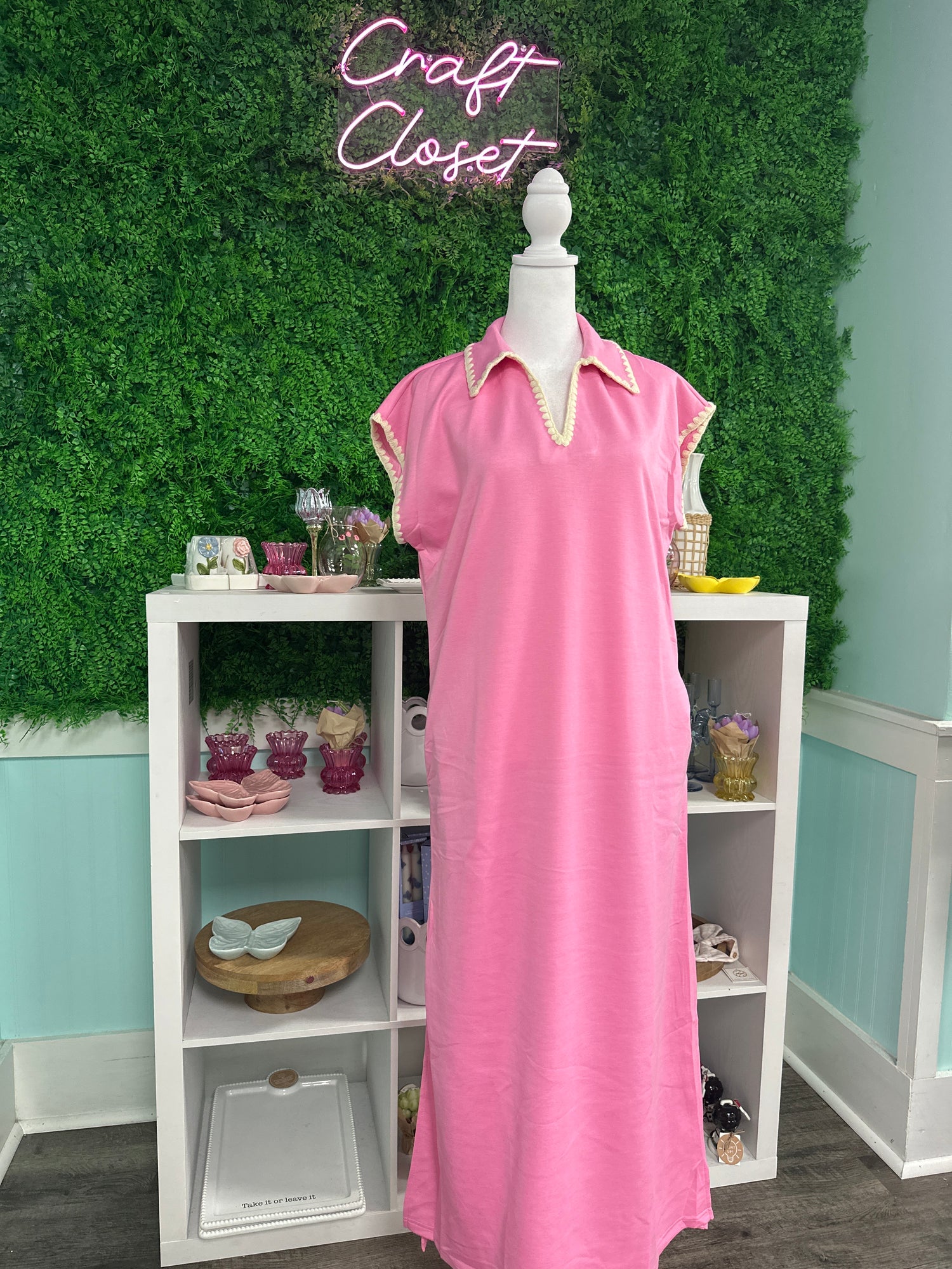 ENTRO Solid Contrast Trim V Neck Luxeknit Midi Dress In Pink