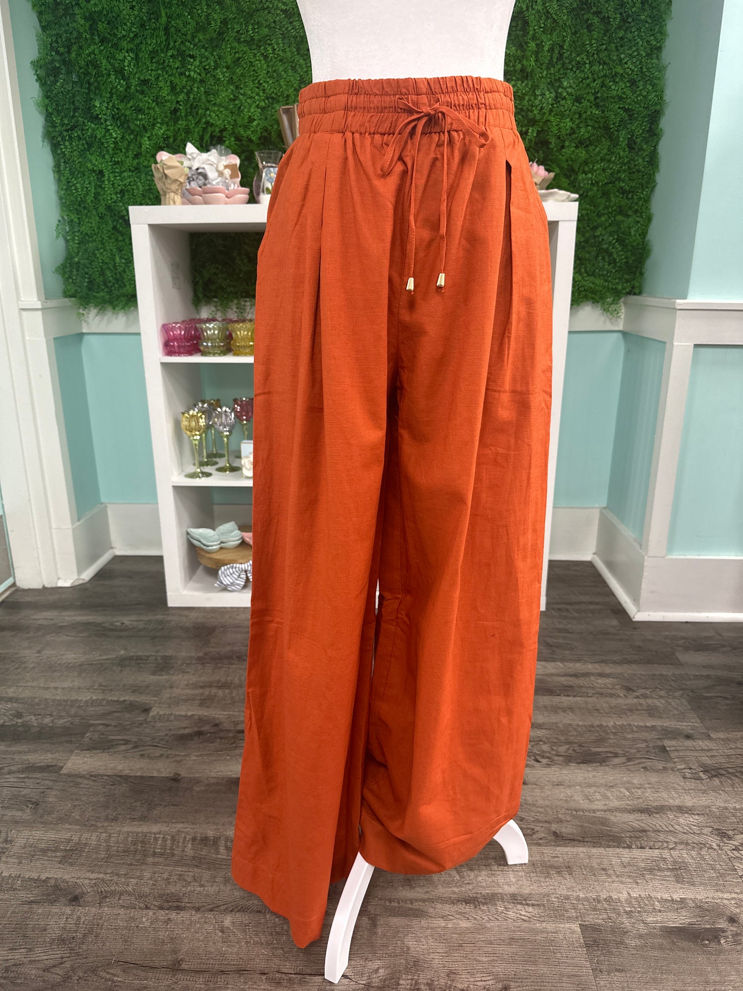 ENTRO Solid Drawstring Pant In Rust