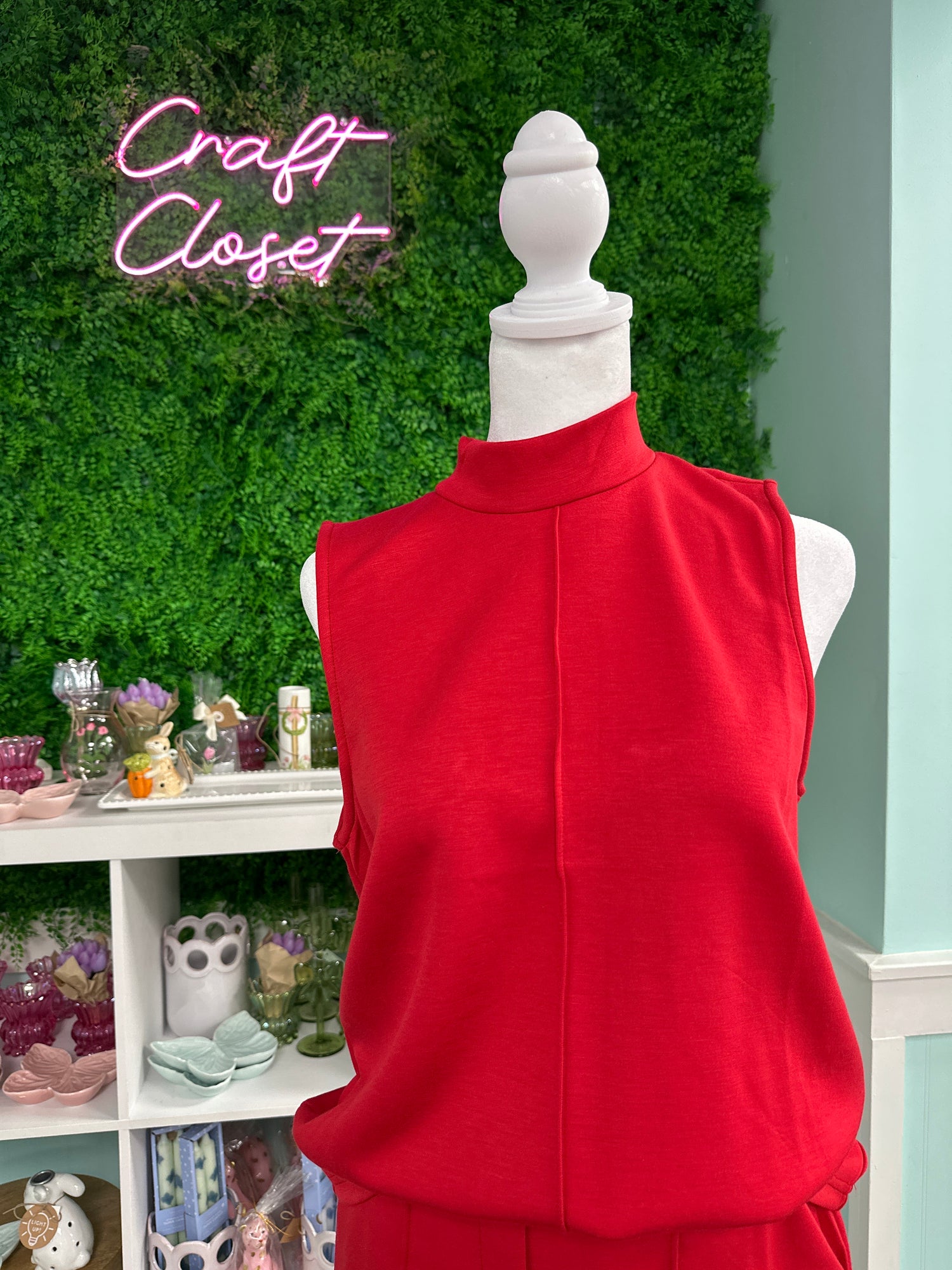 ENTRO Solid Mock Neck Sleeveless Top With Front Seam In Red
