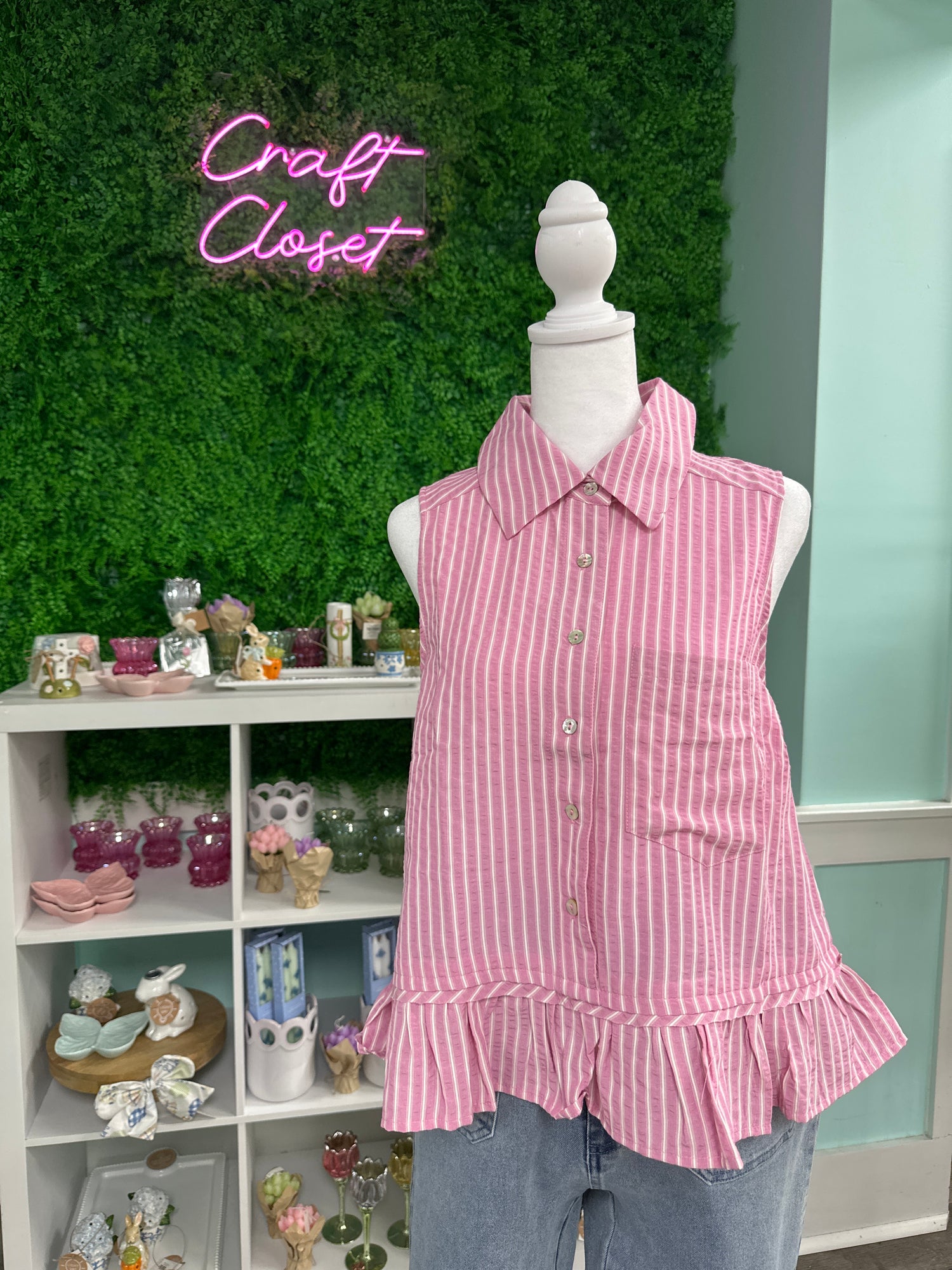 Entro Sleeveless Collared Top With Ruffle Trim In Pink