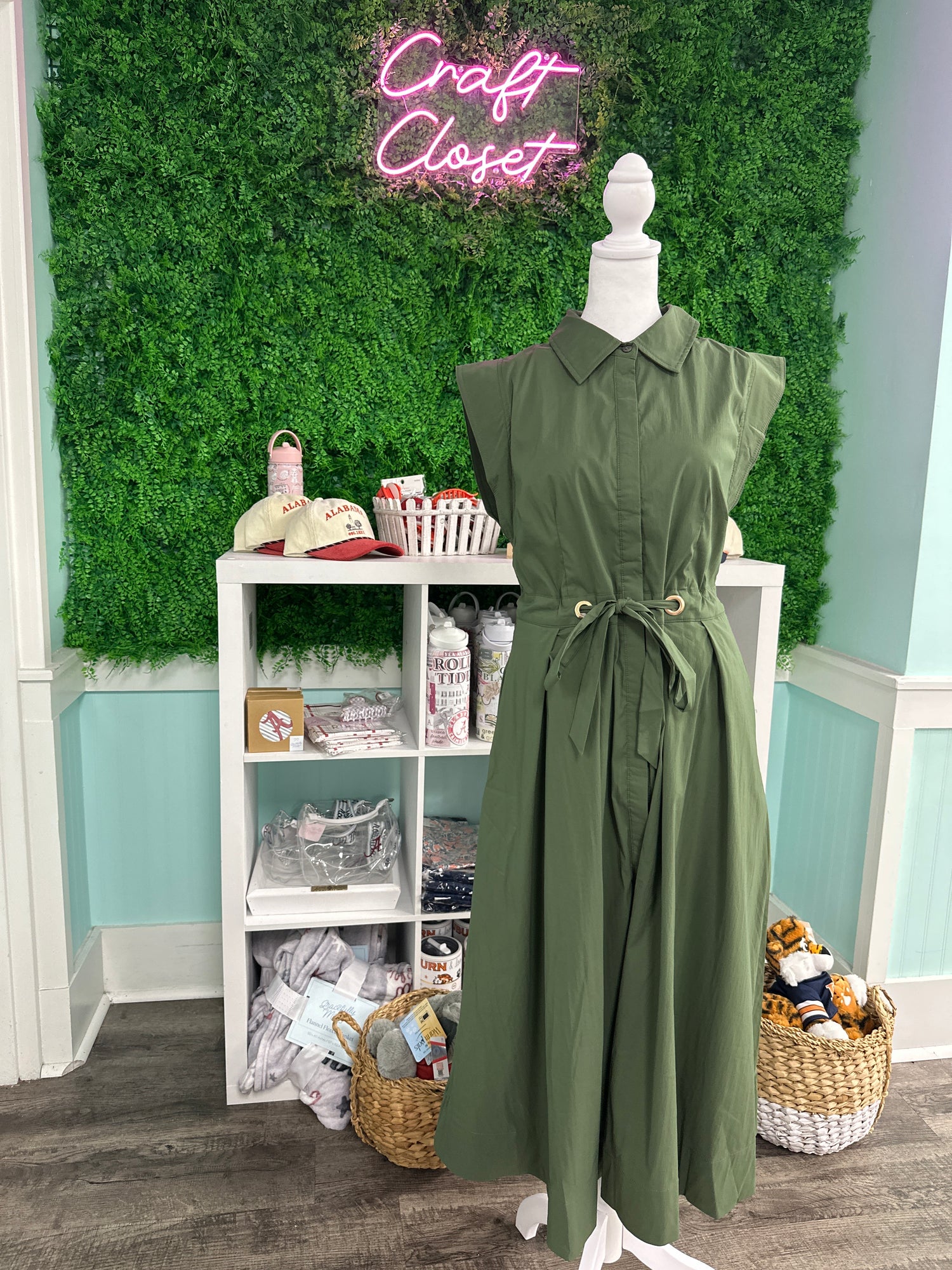 ENTRO Solid Collared Midi Dress In Olive