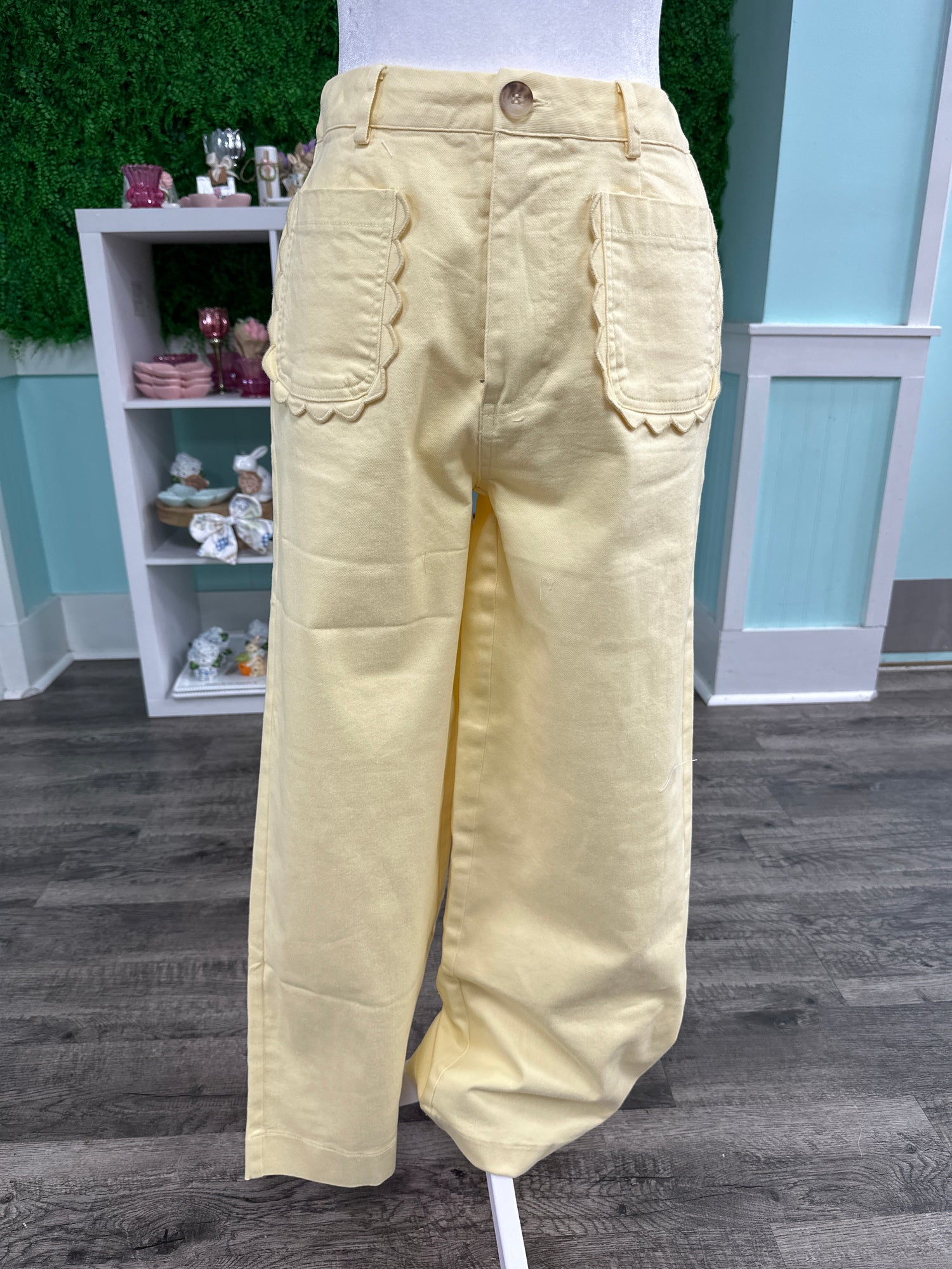 Entro Solid Wide Leg Pants With Scalloped Front Pocket In Lemon