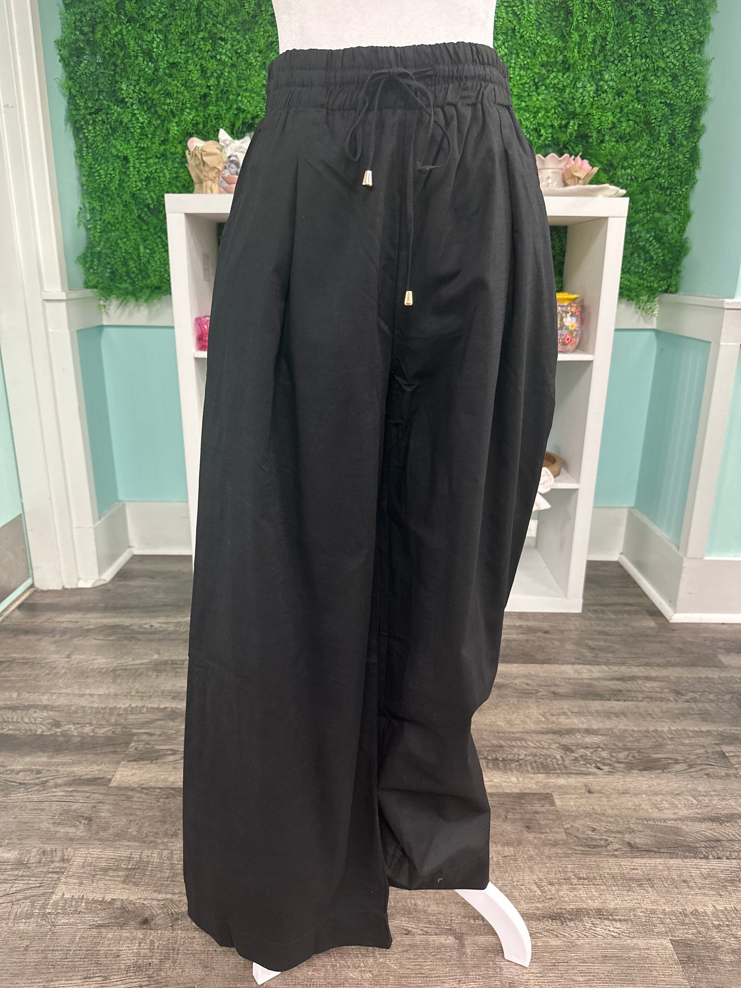 ENTRO Solid Drawstring Pant In Black