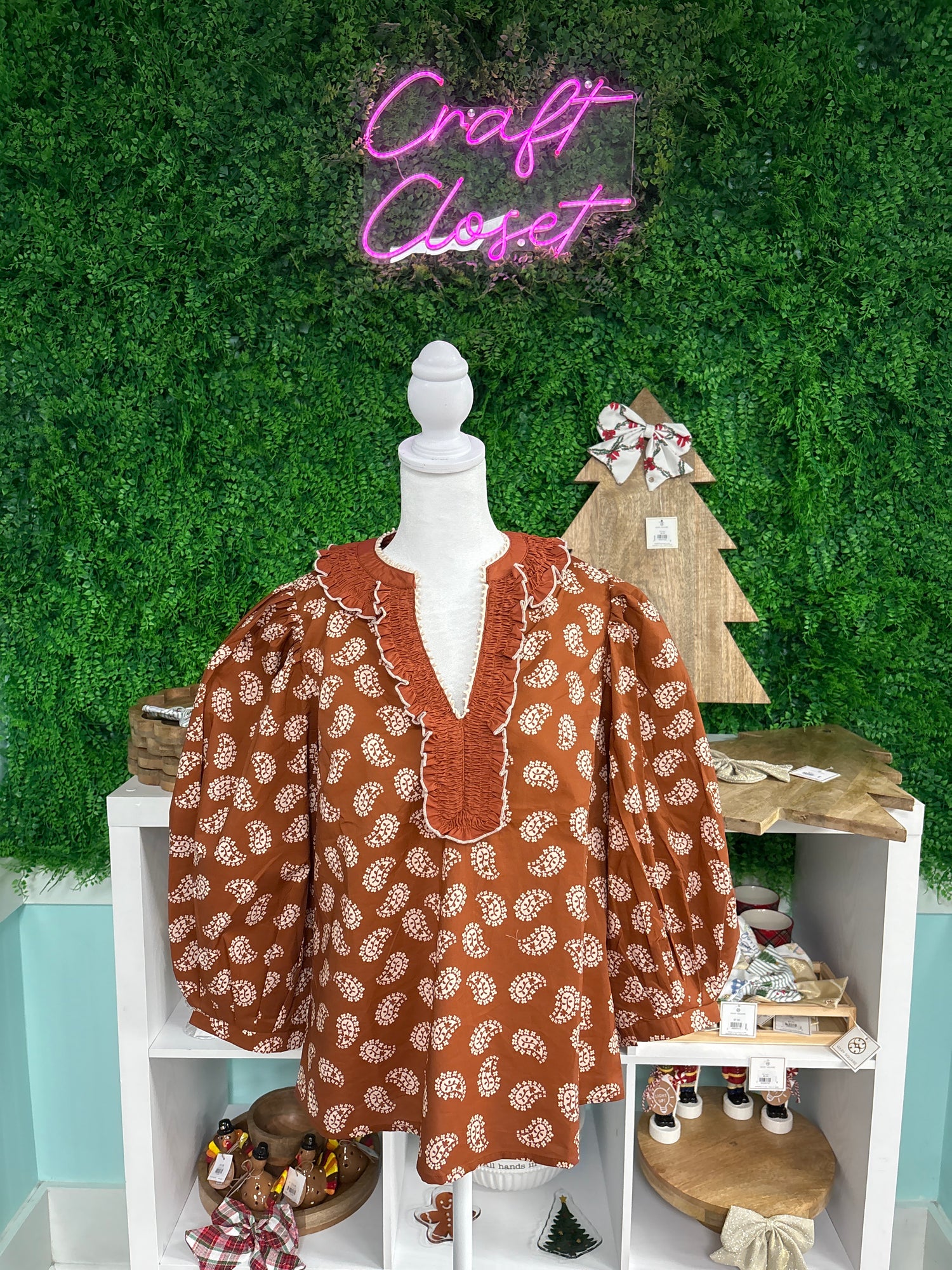 Entro Floral 3/4 Sleeve Top In Chestnut