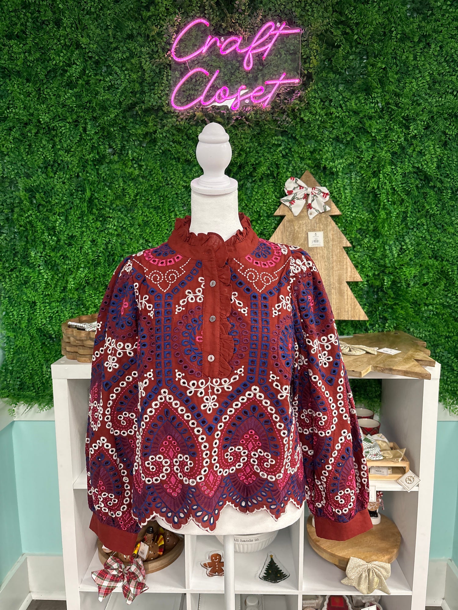 ENTRO Embroidered Eyelet 3/4 Puff Sleeve Top In Brick