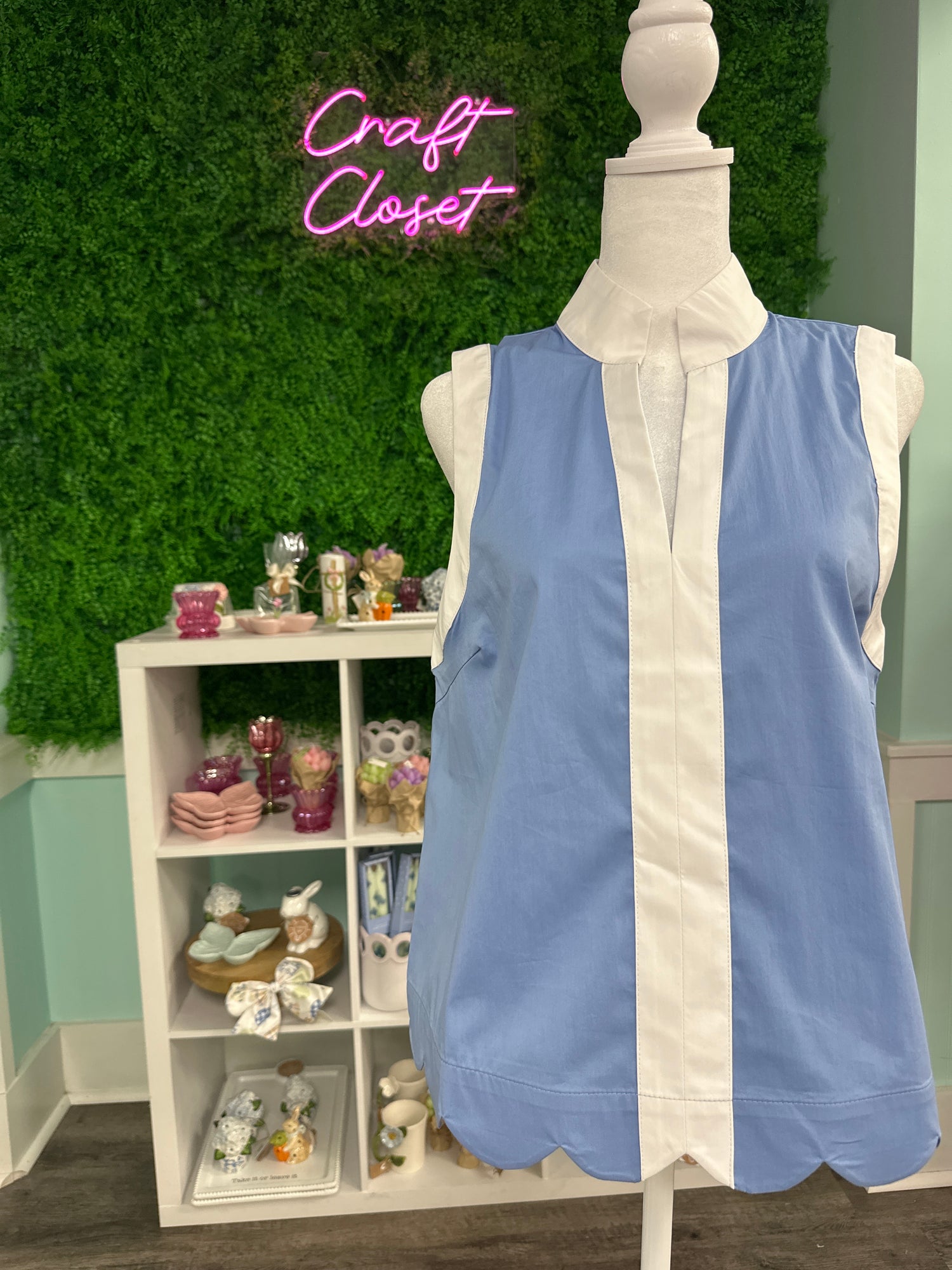 Entro Sleeveless Vertical Contrast Stripe Top In Light Blue