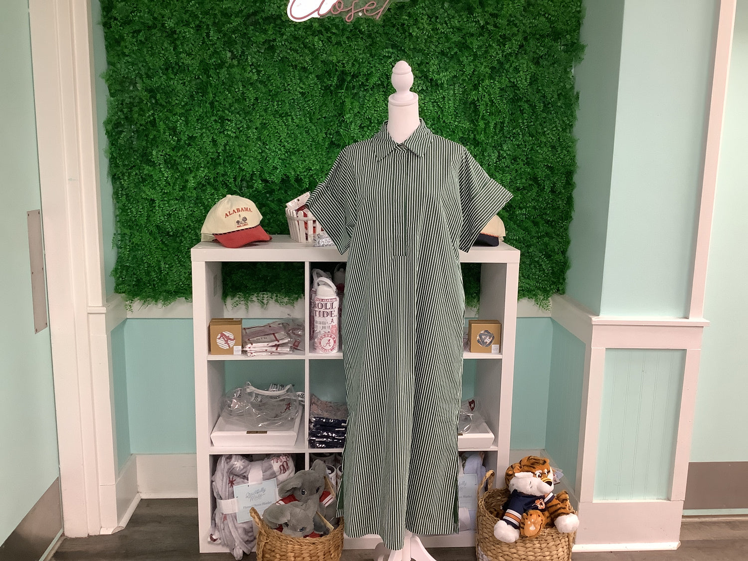 ENTRO Dress In Hunter Green