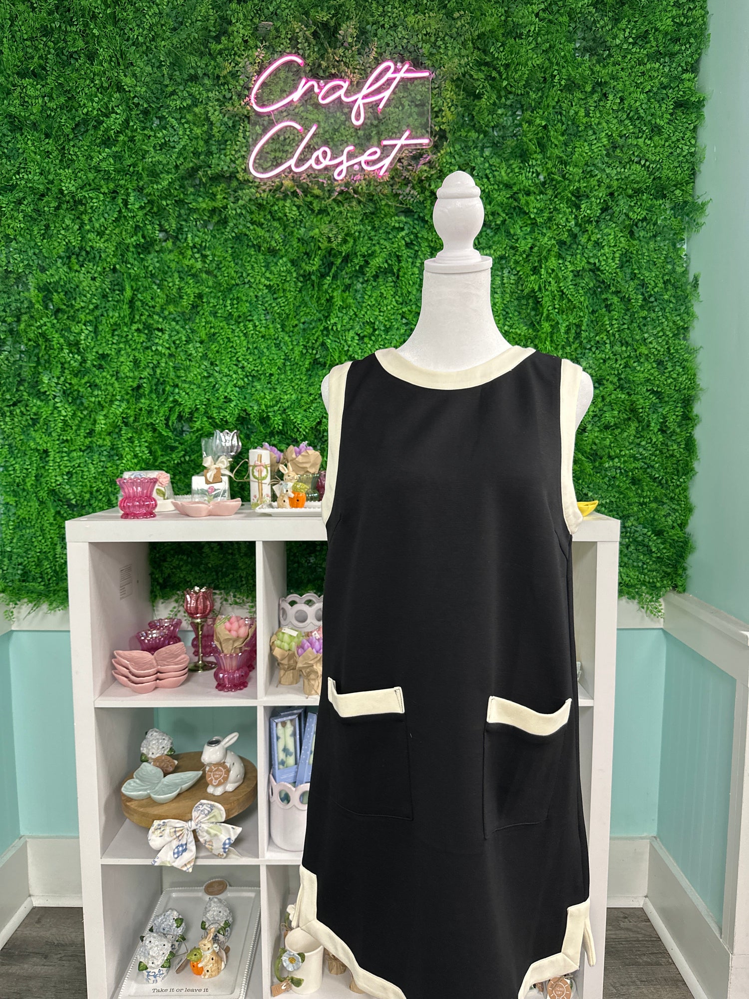 ENTRO Solid Knit Dress With Front Pockets In Black