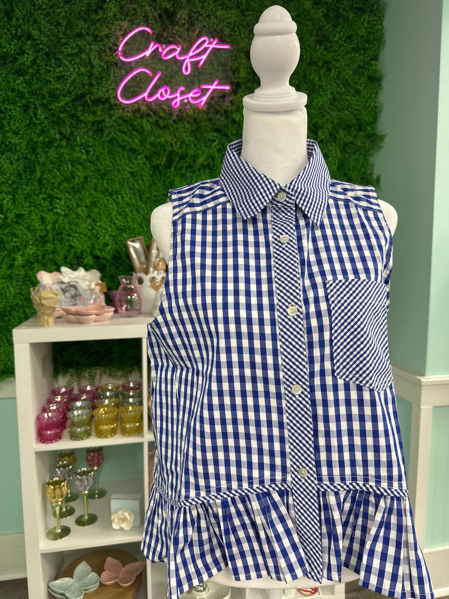 ENTRO Gingham Sleeveless Top With Ruffle Hem In Navy