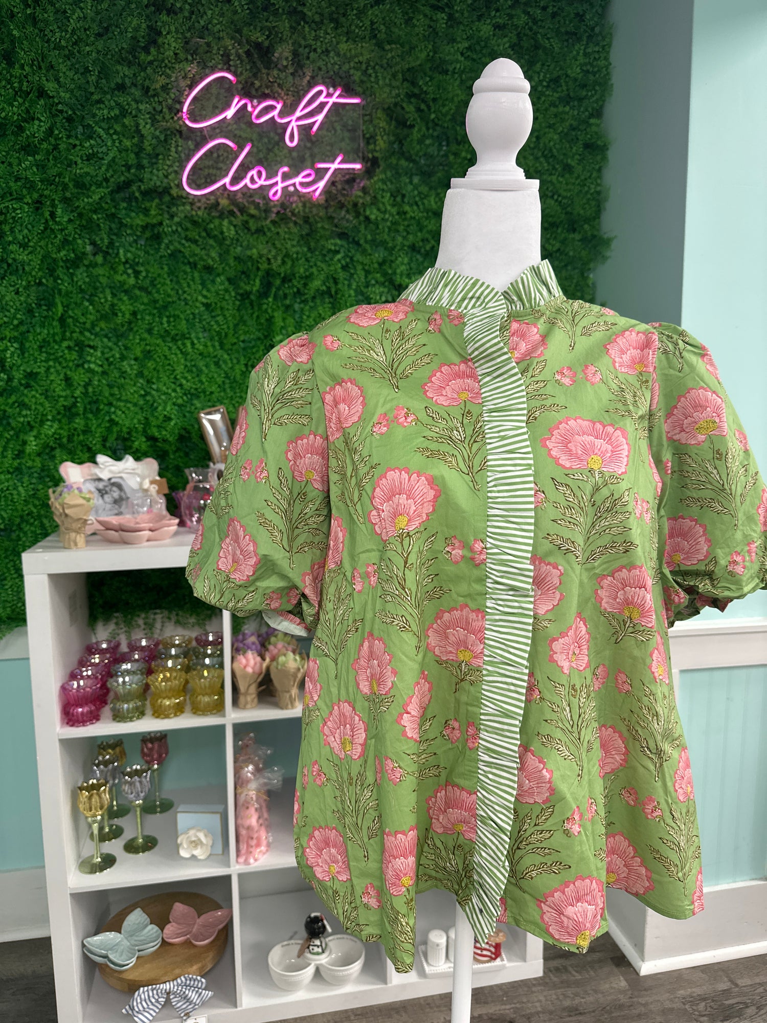ENTRO Floral Print Short Puff Sleeve Top In Matcha PLUS Size