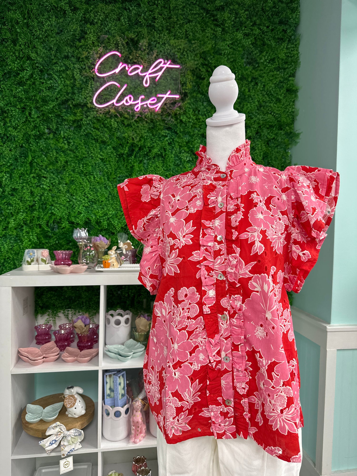 ENTRO Floral Flutter Sleeve Top In Red