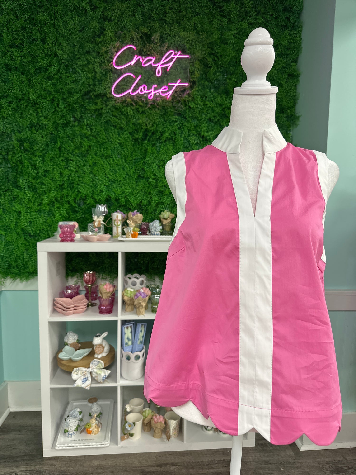 Entro Sleeveless Vertical Contrast Stripe Top In Pink