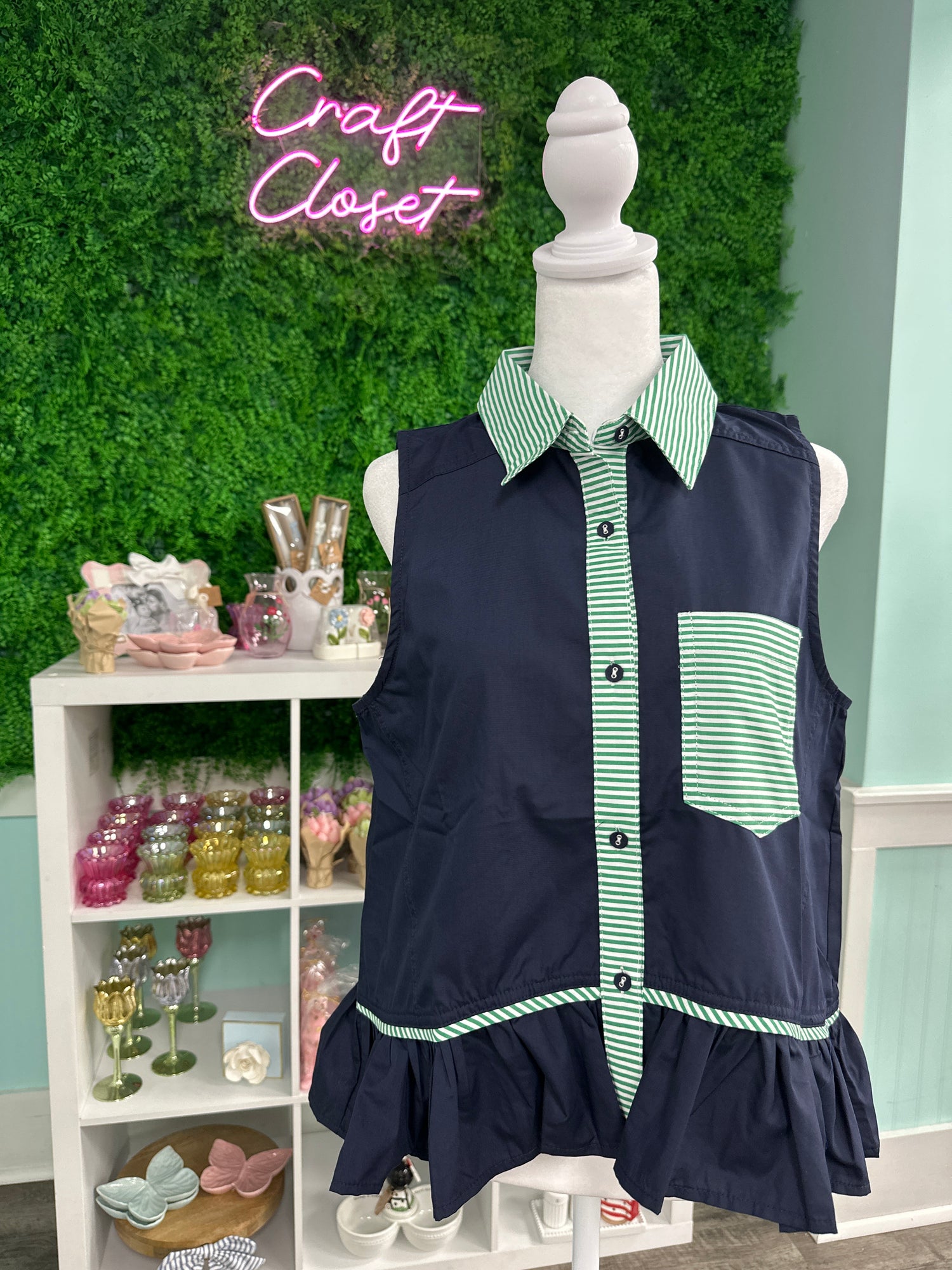 ENTRO Solid Sleeveless Top With Contrast Stripe Trim And Ruffle Hem In Navy