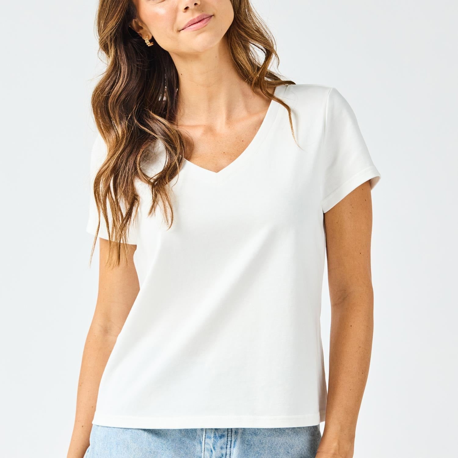 Mary Square Brielle V Neck Tee In White