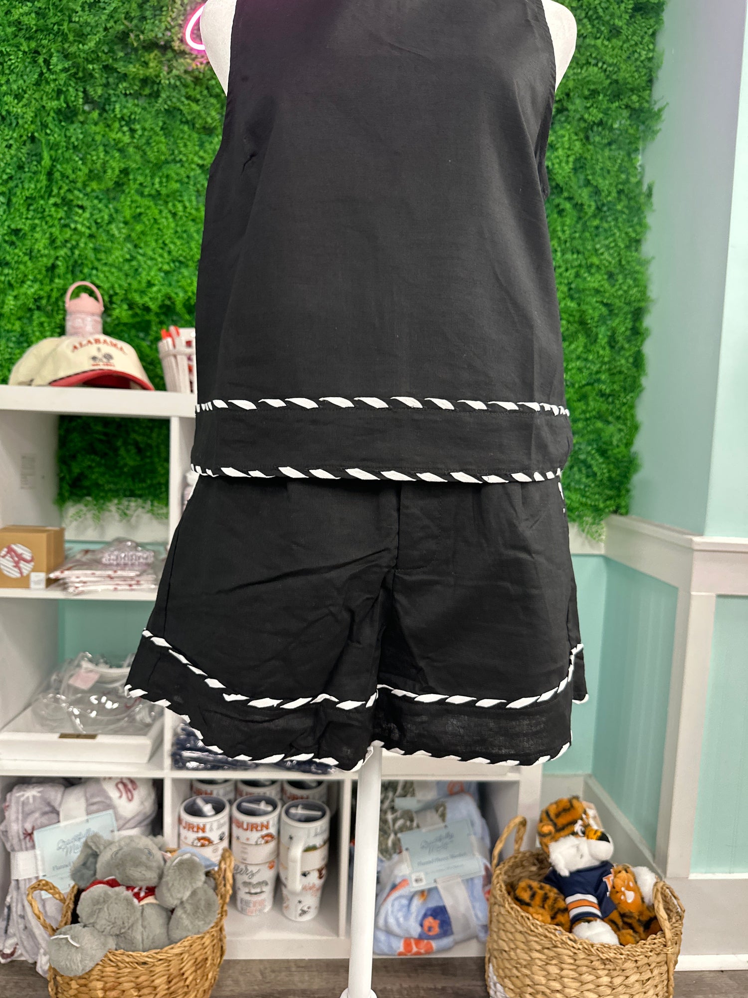 ENTRO Solid Shorts With Contrast Binding In Black*FINAL SALE*