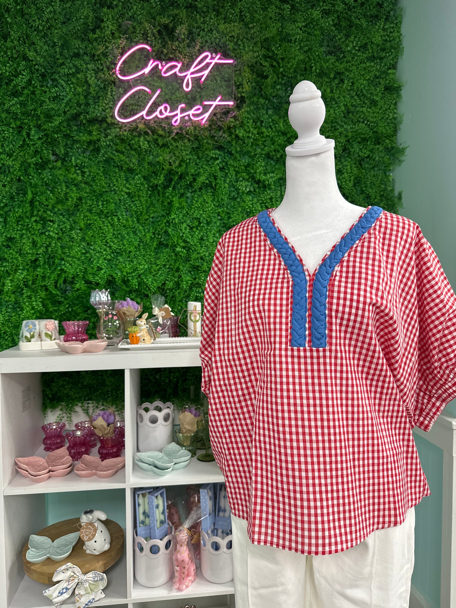 ENTRO Gingham Short Sleeve Top With Contract V Neck In Red