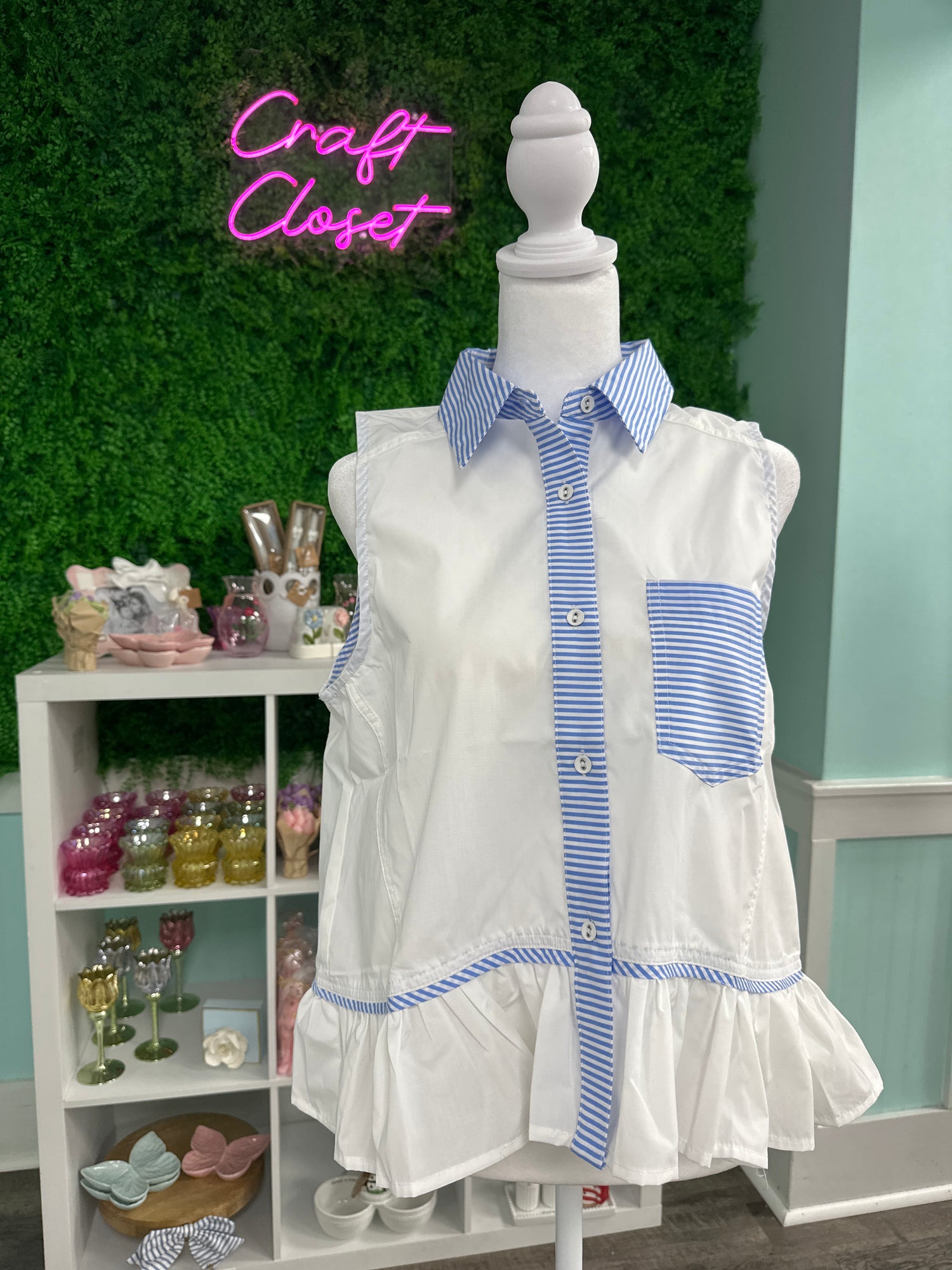 ENTRO Solid Sleeveless Top With Contrast Stripe Trim And Ruffle Hem In Off White