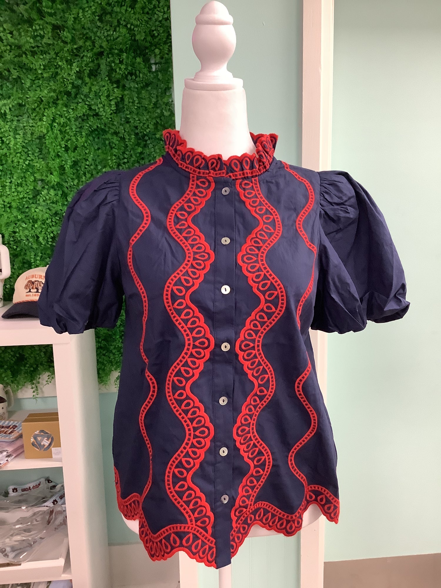 ENTRO Solid Short Puff Sleeve With Embroidered Scallop Detail In Navy