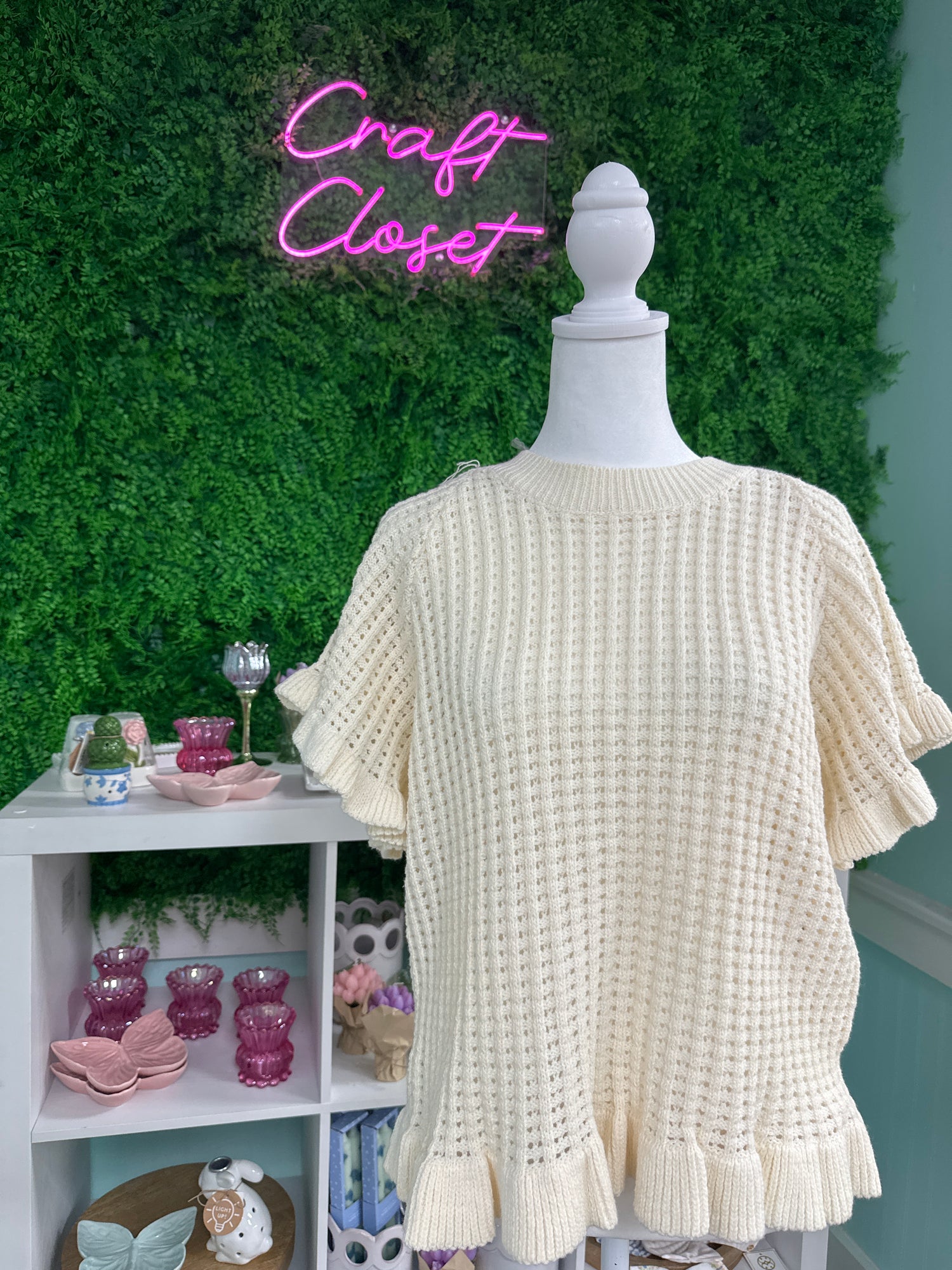 Entro Solid Short Flutter Sleeve Top In Ecru