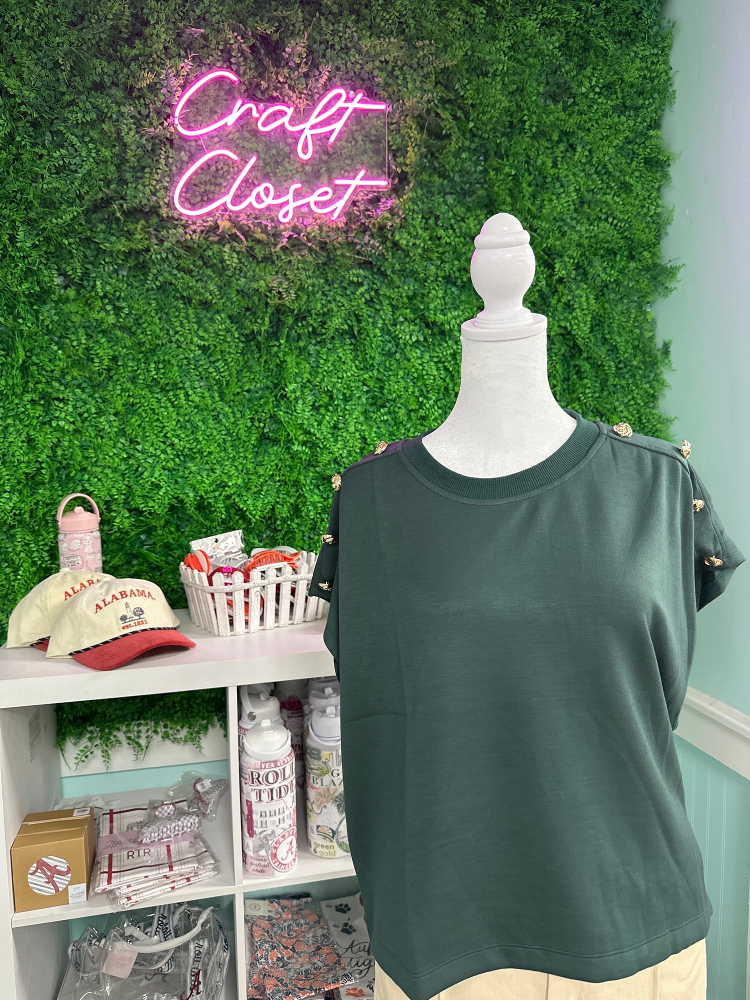 ENTRO Round Neck Knit Top With Gold Button Detail In Hunter Green