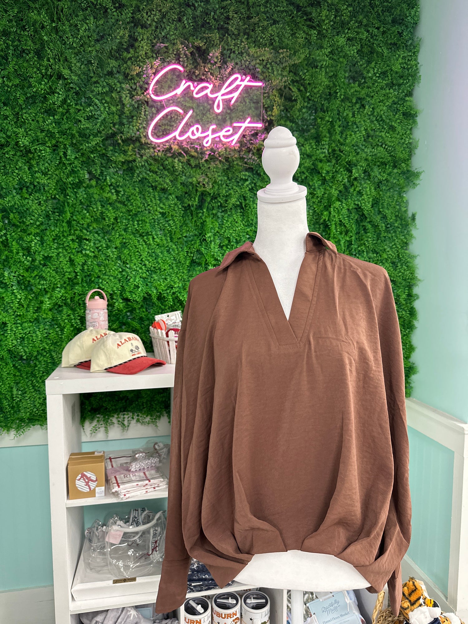 ENTRO Collared Long Sleeve V Neck In Brown