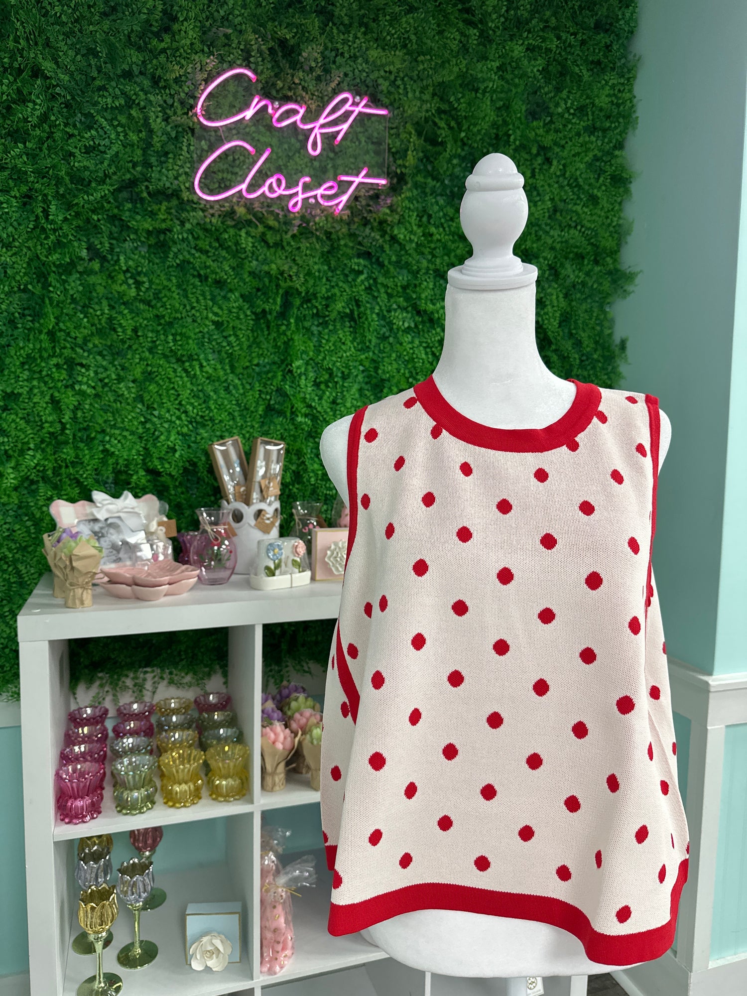ENTRO Polka Dot Sleeveless Top With Contrast Binding In Cream
