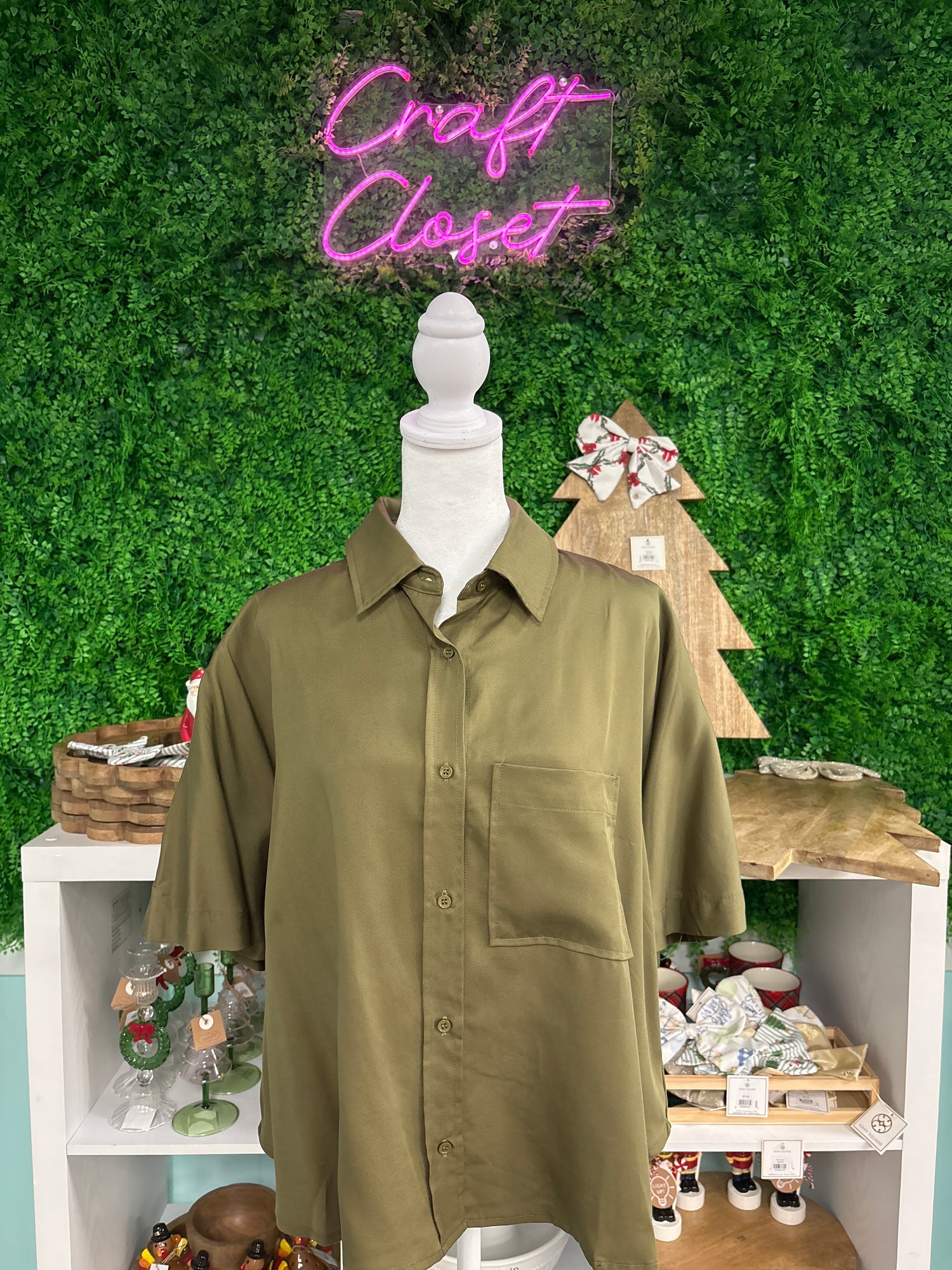 Entro Short Sleeve Button Front Top With Chest Pocket In Olive
