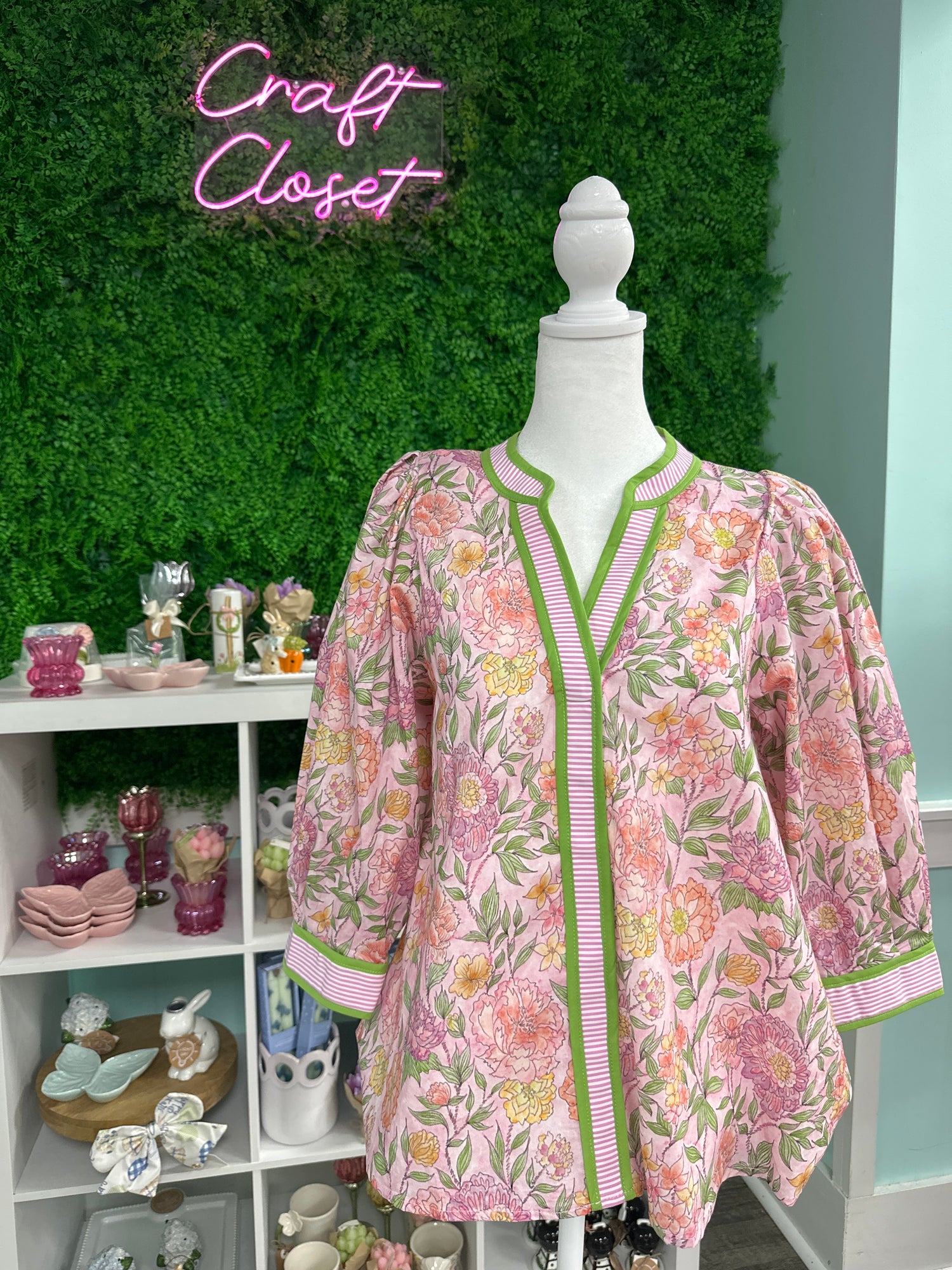 Entro Floral 3/4 Sleeve Top With Contrast Trim In Light Pink