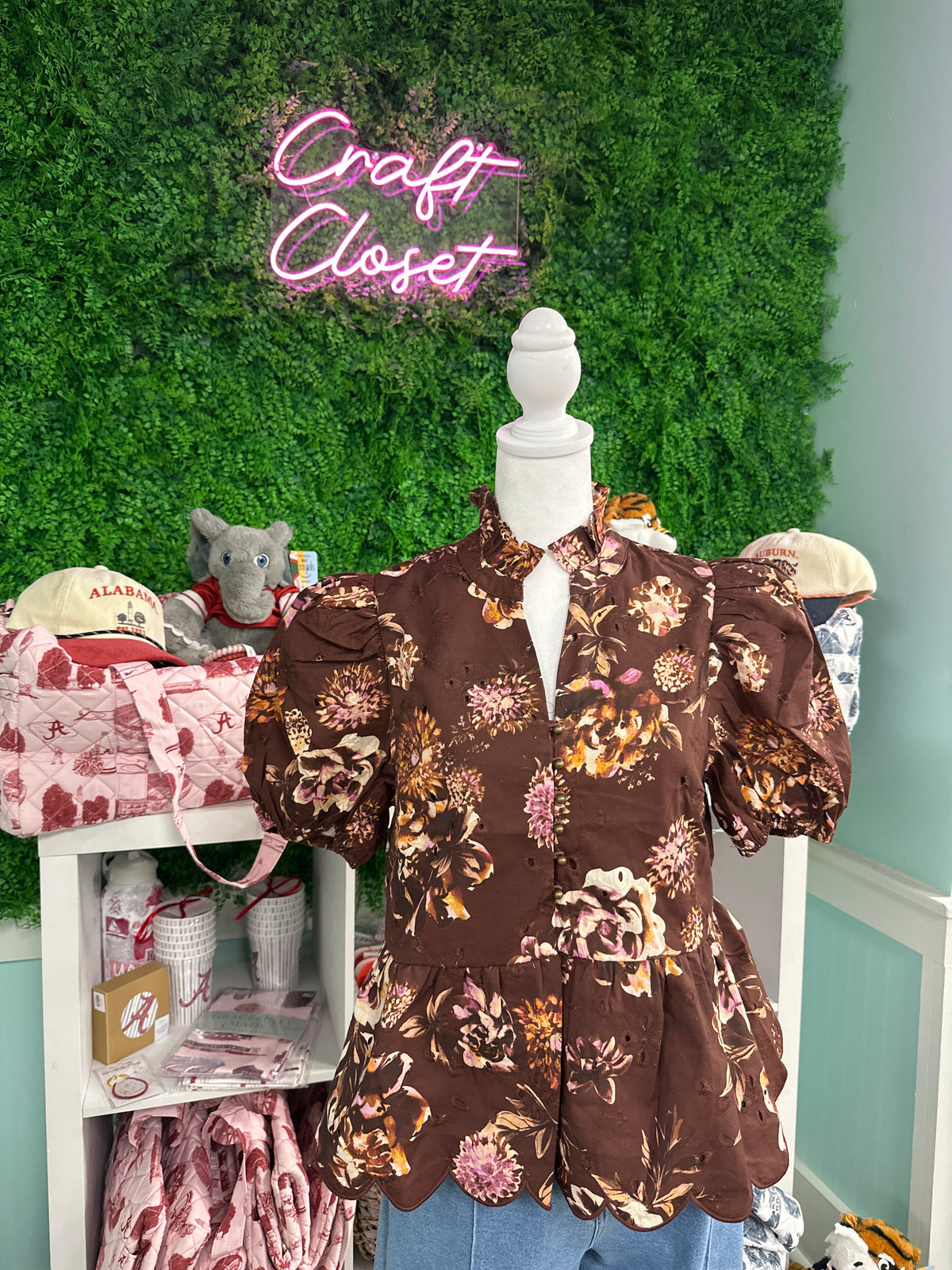 ENTRO Floral Eyelet Short Puff Sleeve Top In Brown