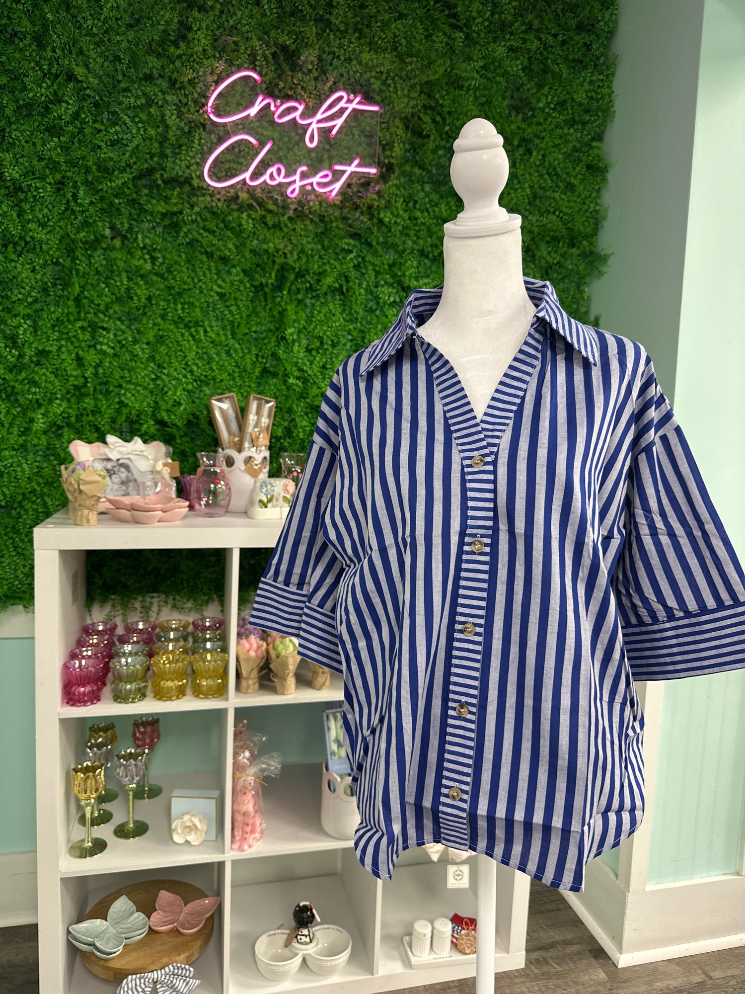 ENTRO Striped Short Sleeve Top With Shirt Collar In Navy Blue