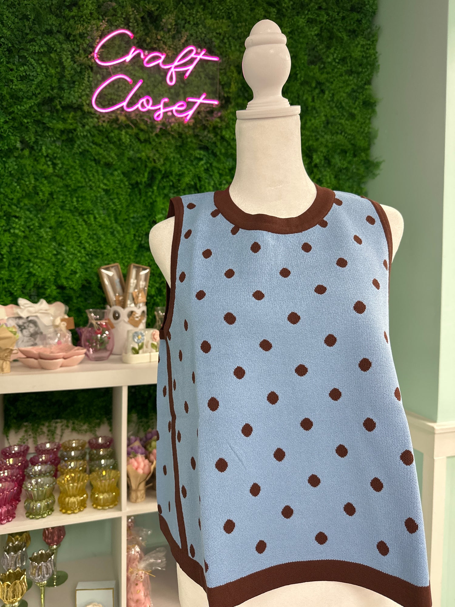 ENTRO Polka Dot Sleeveless Top With Contrast Binding In Blue