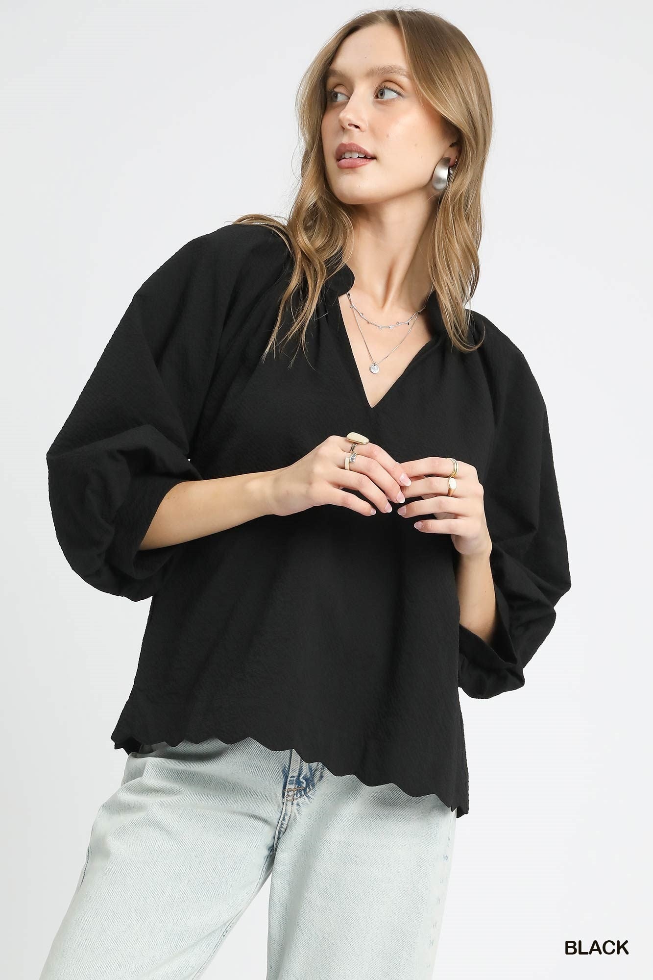 UMGEE Textured Scalloped Trim Top In Black