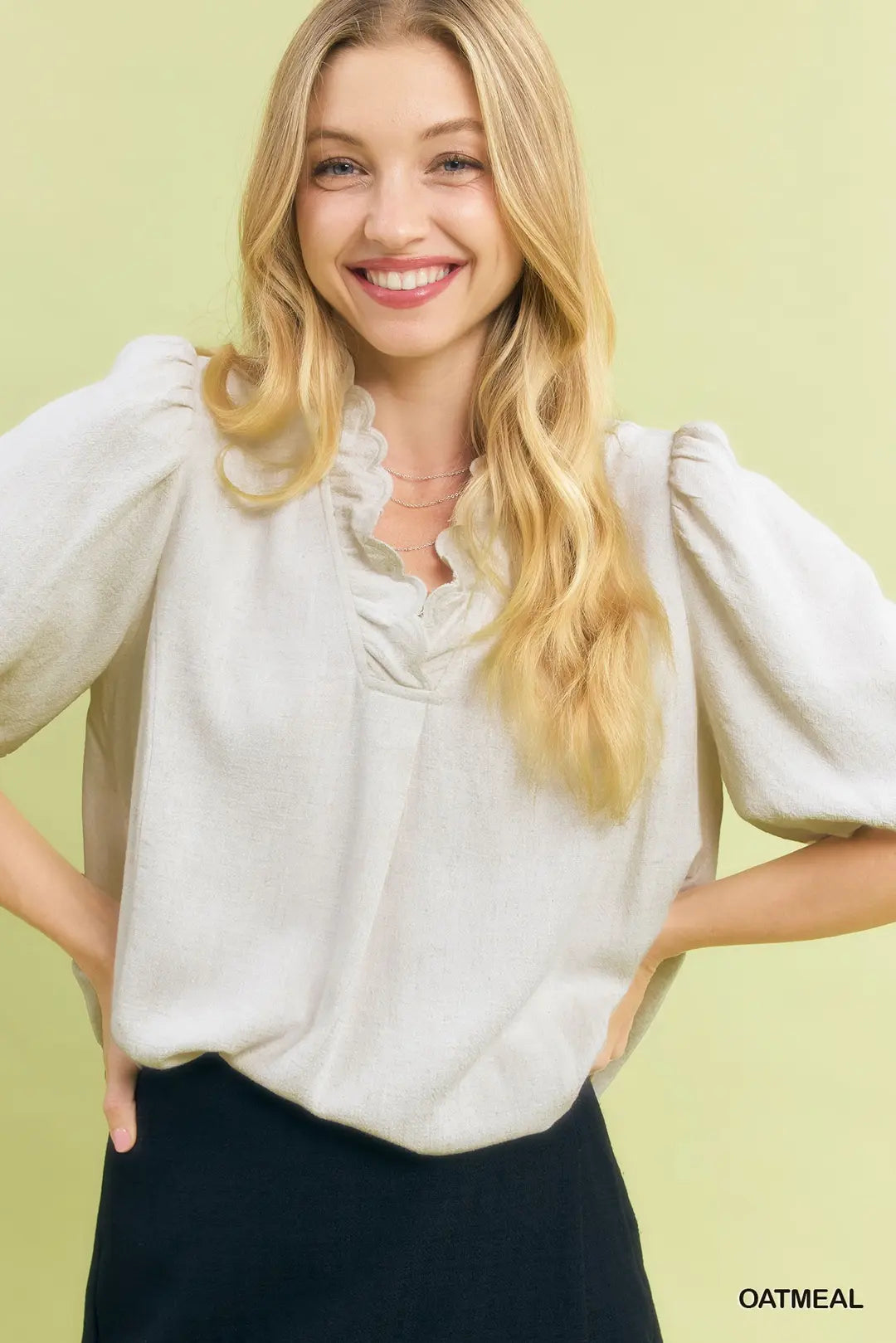 UMGEE Linen Scalloped Trim V Neck Top In Oatmeal