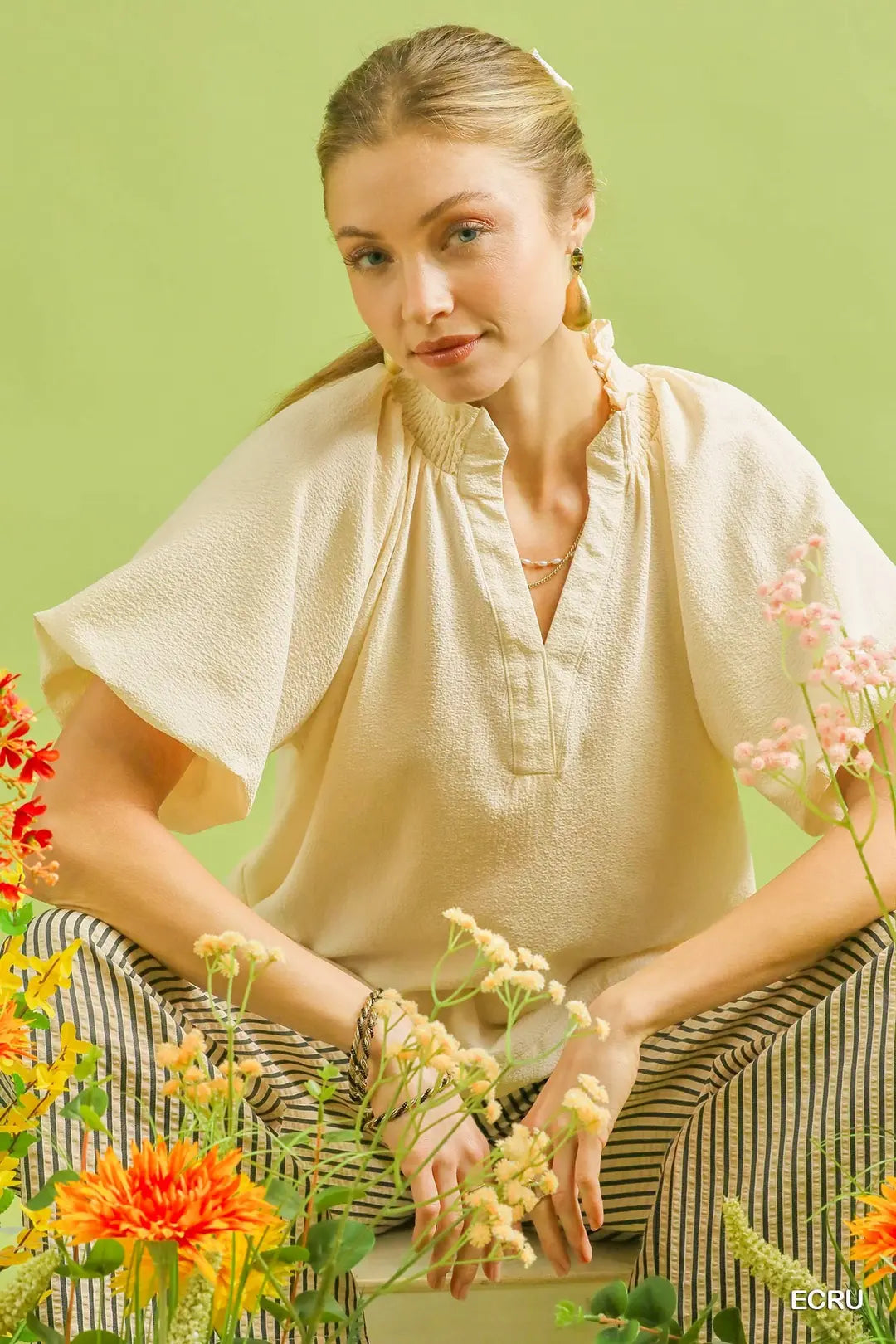 UMGEE Scalloped Hem Textured Top In Ecru