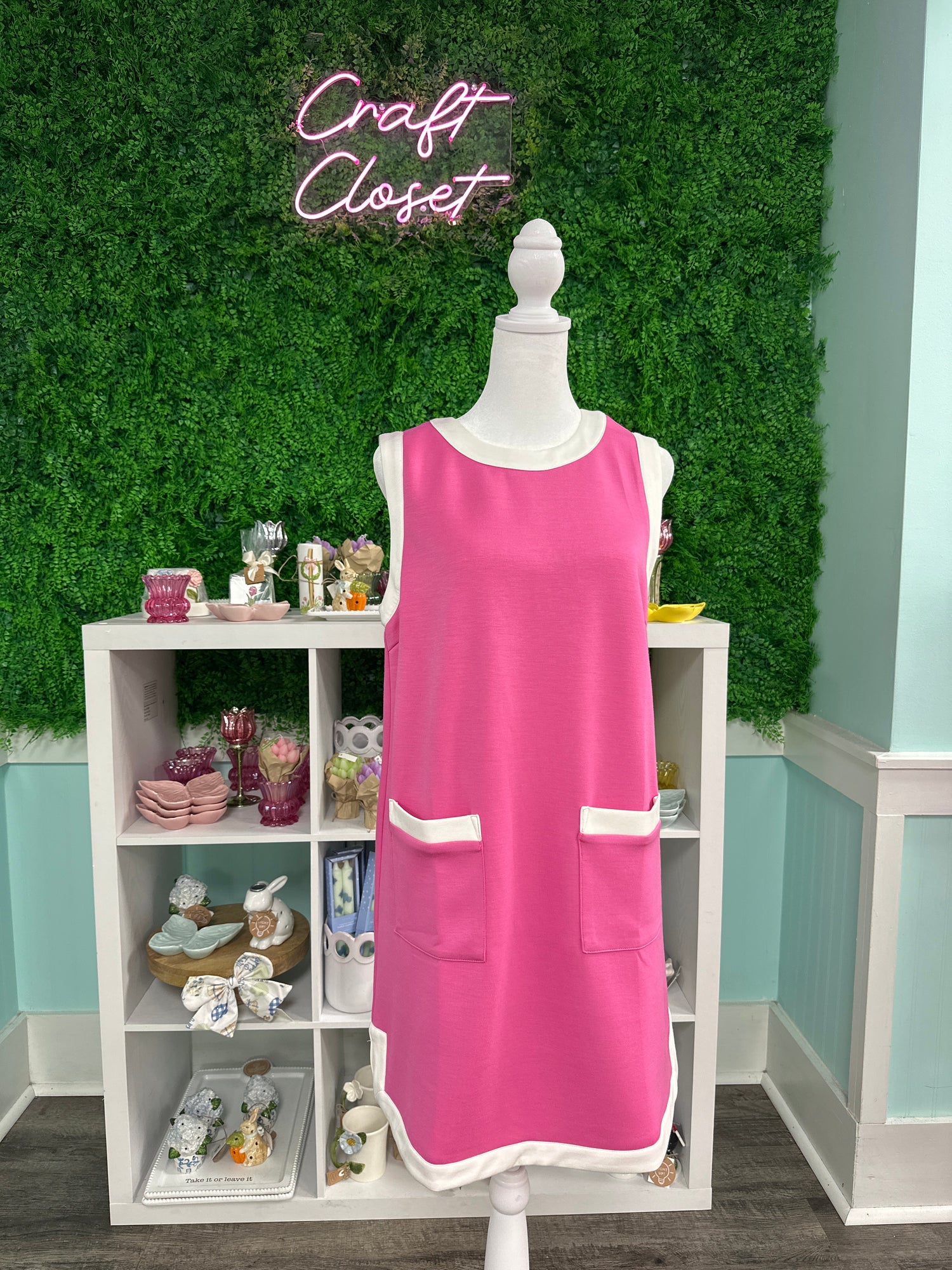 ENTRO Solid Knit Dress With Front Pockets In Pink