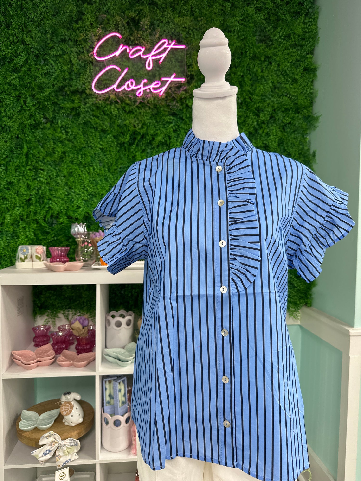 ENTRO Stripe Short Sleeve Top With Ruffle Neckline In Blue