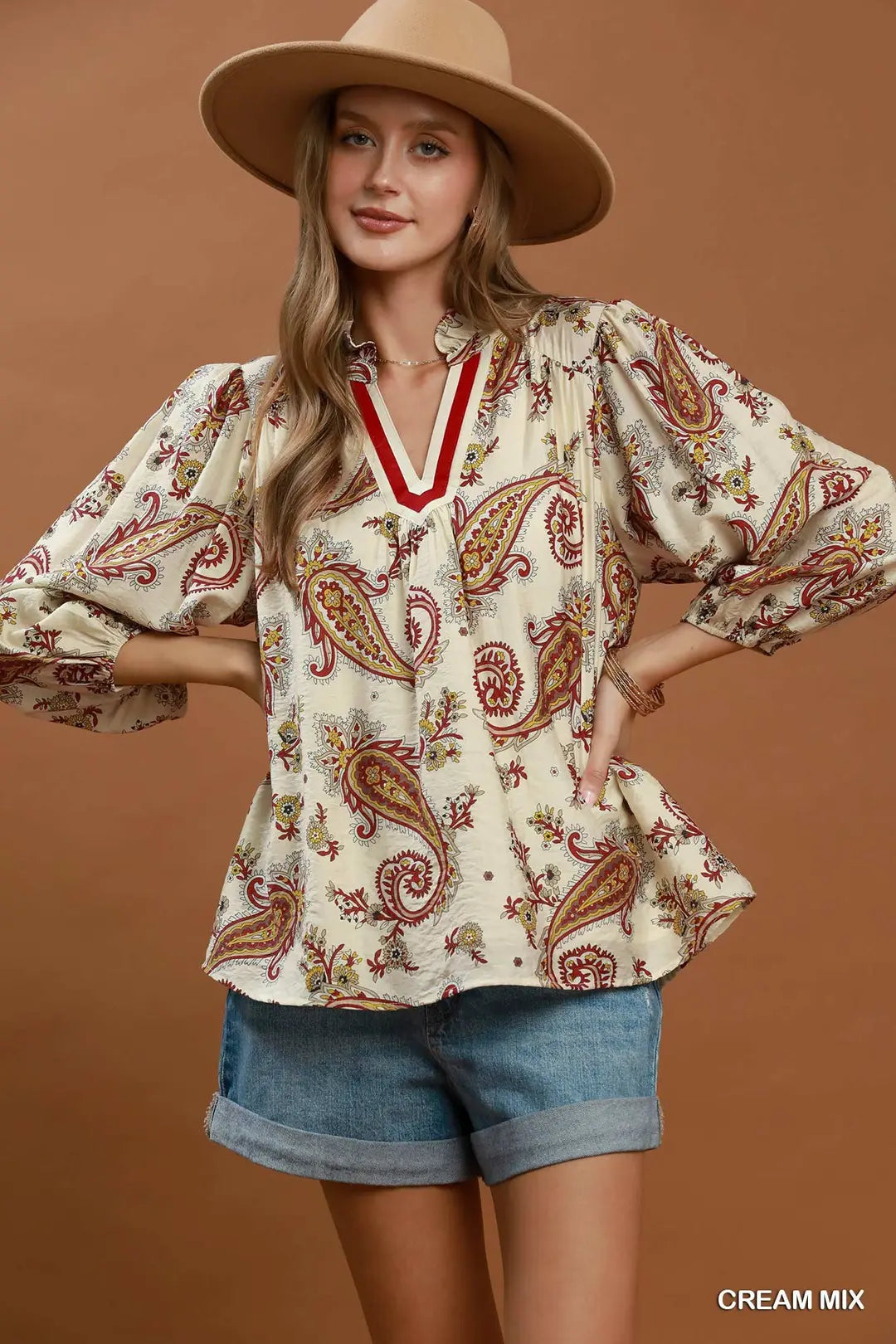 UMGEE Paisley Print V Neck Puff Sleeve Top In Cream
