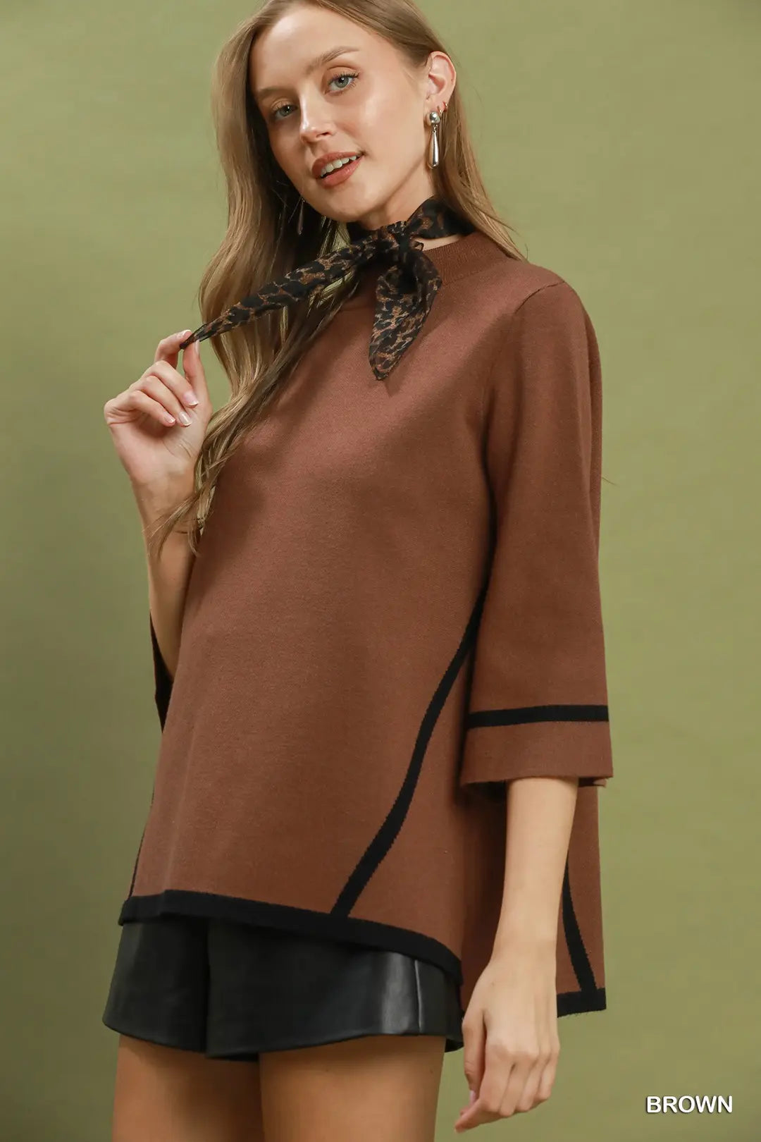 UMGEE Mock Neck Contrast Trim Short Sleeve Sweater Top In Brown