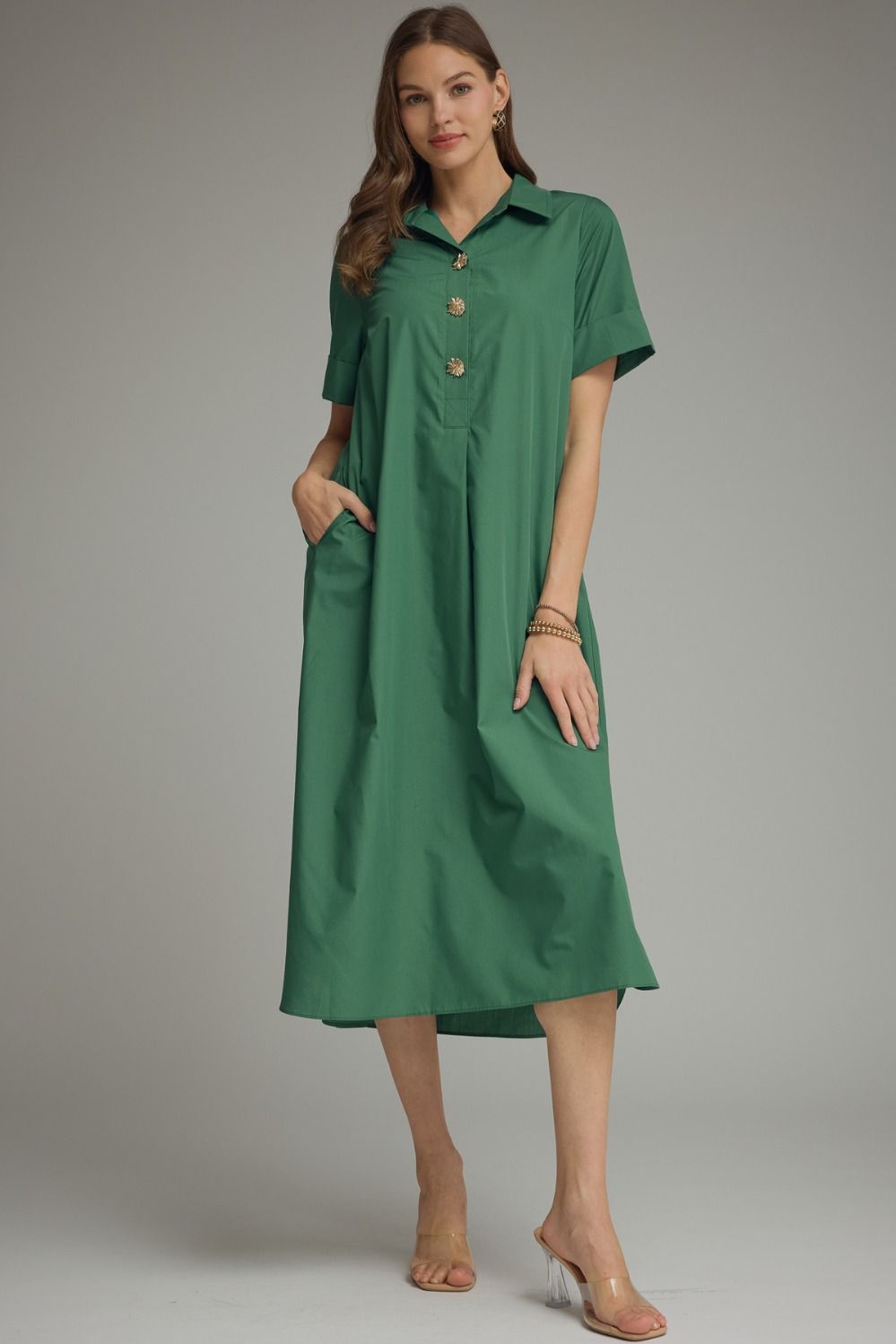 ENTRO Short Sleeve Midi Dress With Gold Button Accent In Hunter Green