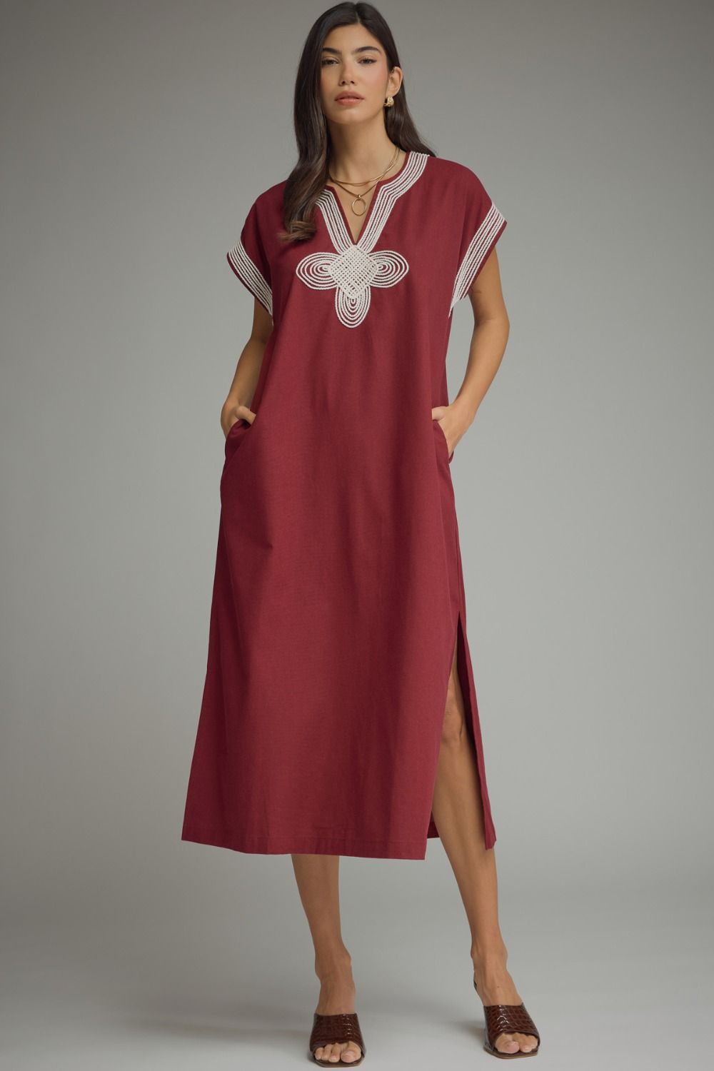ENTRO Short Sleeve Midi Dress With Applique Trim In Burgundy