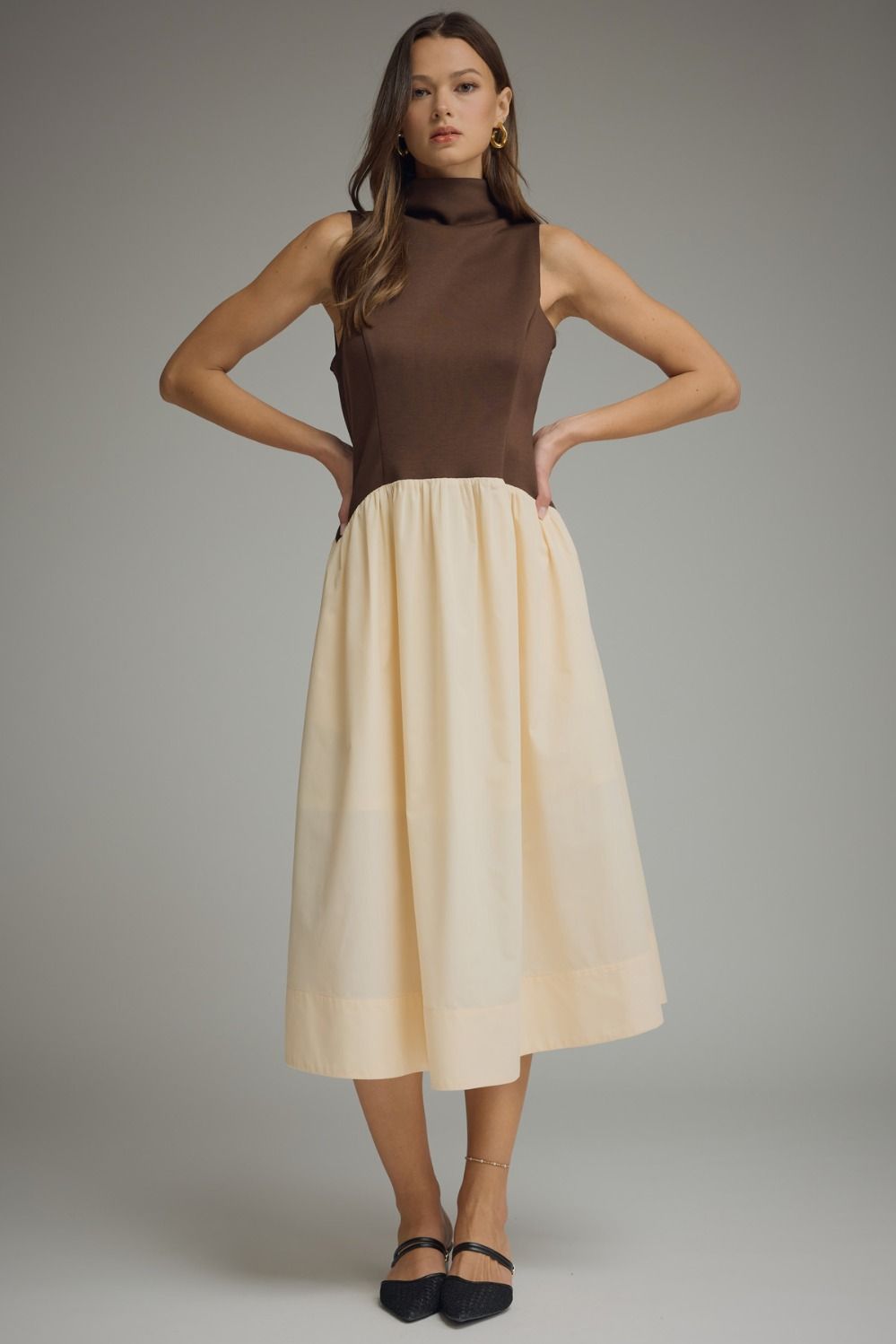 ENTRO Solid Sleeveless Mock Neck Midi Dress In Brown