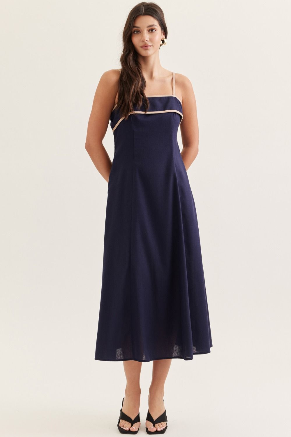 ENTRO Solid Sleeveless Midi Dress With Contrast Binding In Navy