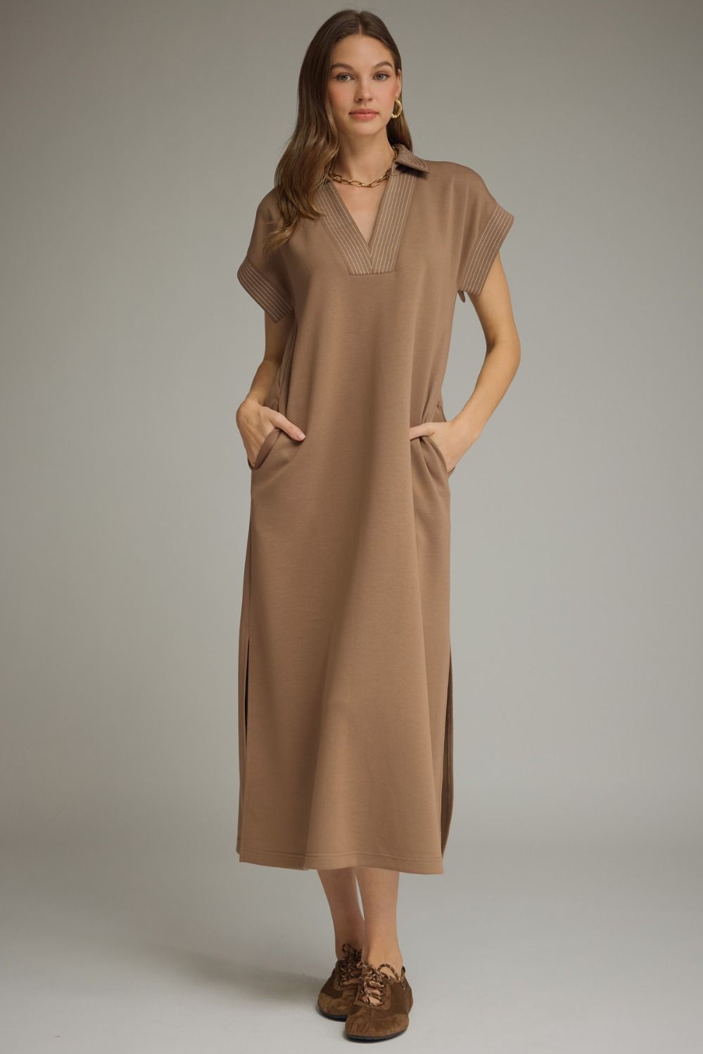 ENTRO Solid Collared Midi Dress In Mocha