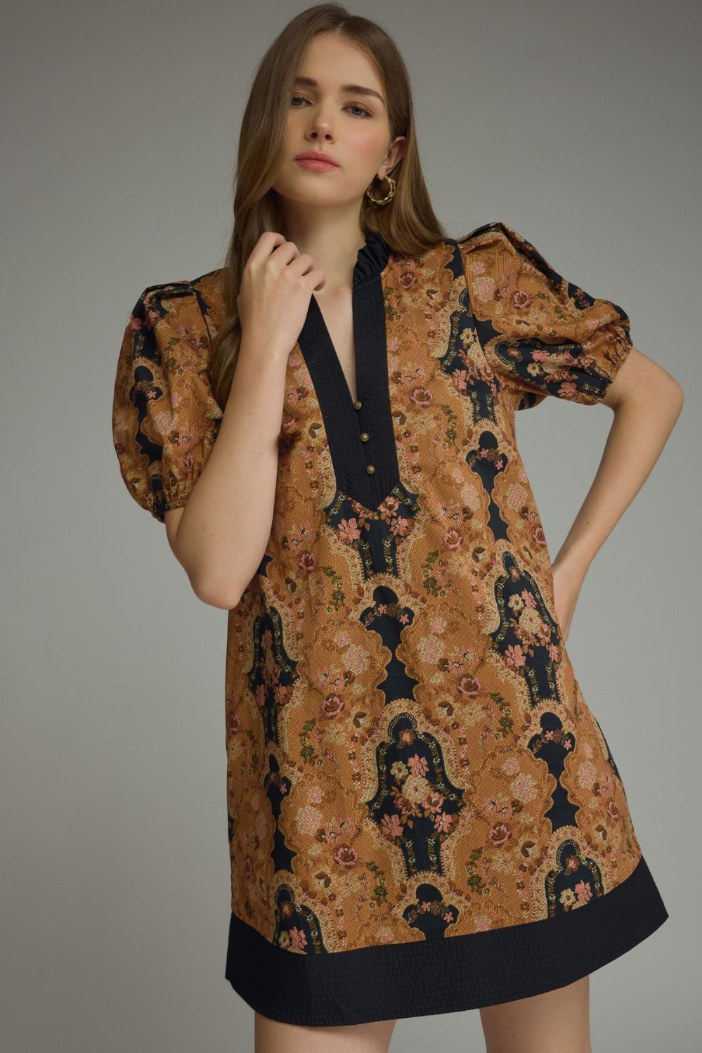 ENTRO Printed Short Sleeve Mini Dress In Camel